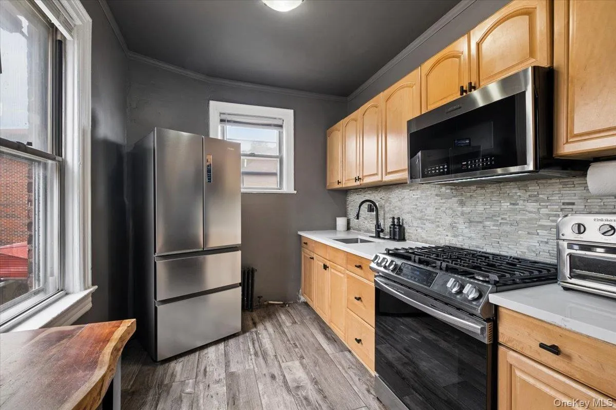 2760 Hering Avenue, New York, NY, 3 Bedrooms Bedrooms, 8 Rooms Rooms,2 BathroomsBathrooms,Residential,For Rent,Hering,0,1051036 2760 Hering Avenue, New York, NY, 3 Bedrooms Bedrooms, 8 Rooms Rooms,2 BathroomsBathrooms,Residential,For Rent,Hering,0,1051036