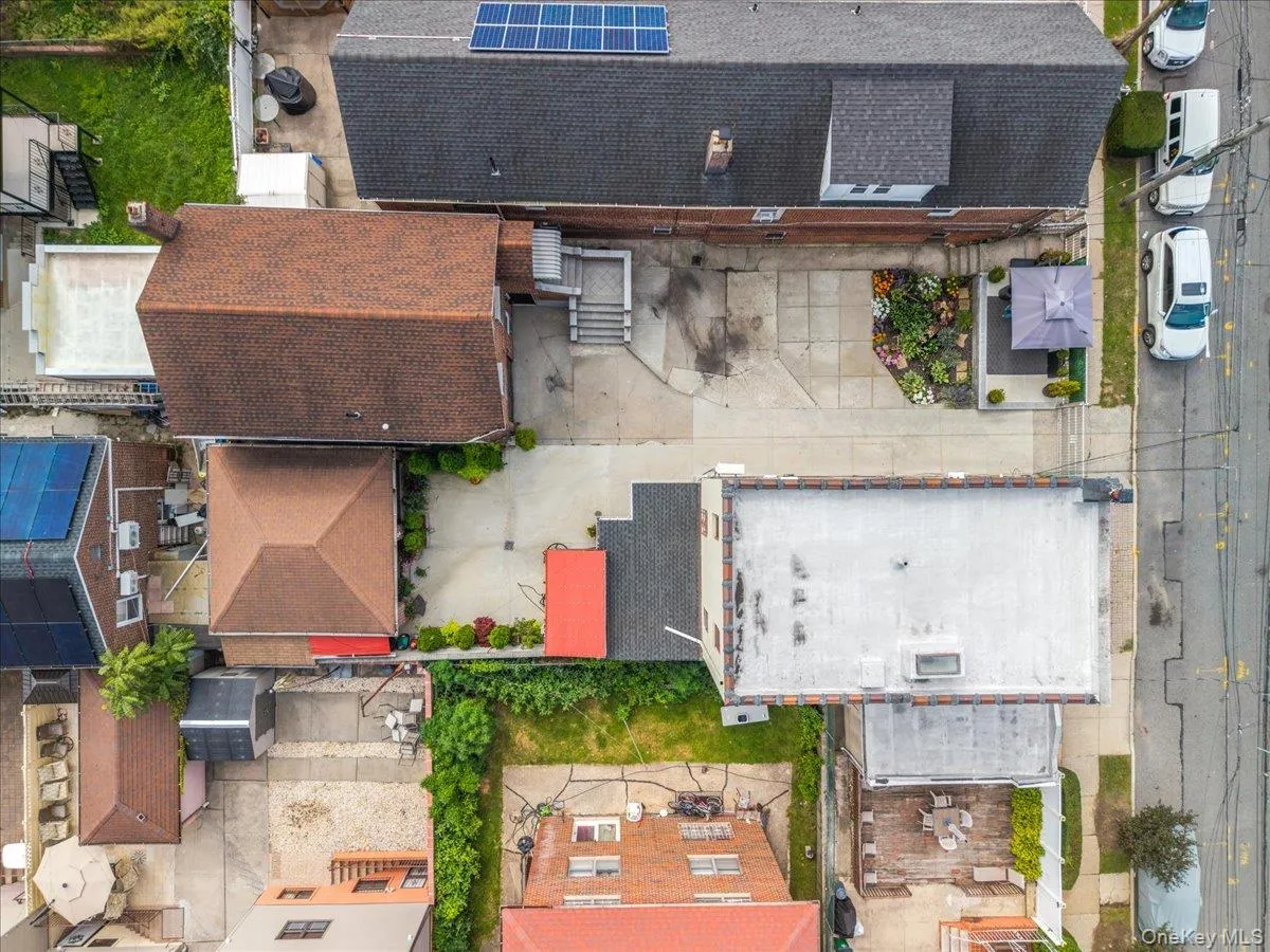2760 Hering Avenue, New York, NY, 3 Bedrooms Bedrooms, 8 Rooms Rooms,2 BathroomsBathrooms,Residential,For Rent,Hering,0,1051036 2760 Hering Avenue, New York, NY, 3 Bedrooms Bedrooms, 8 Rooms Rooms,2 BathroomsBathrooms,Residential,For Rent,Hering,0,1051036