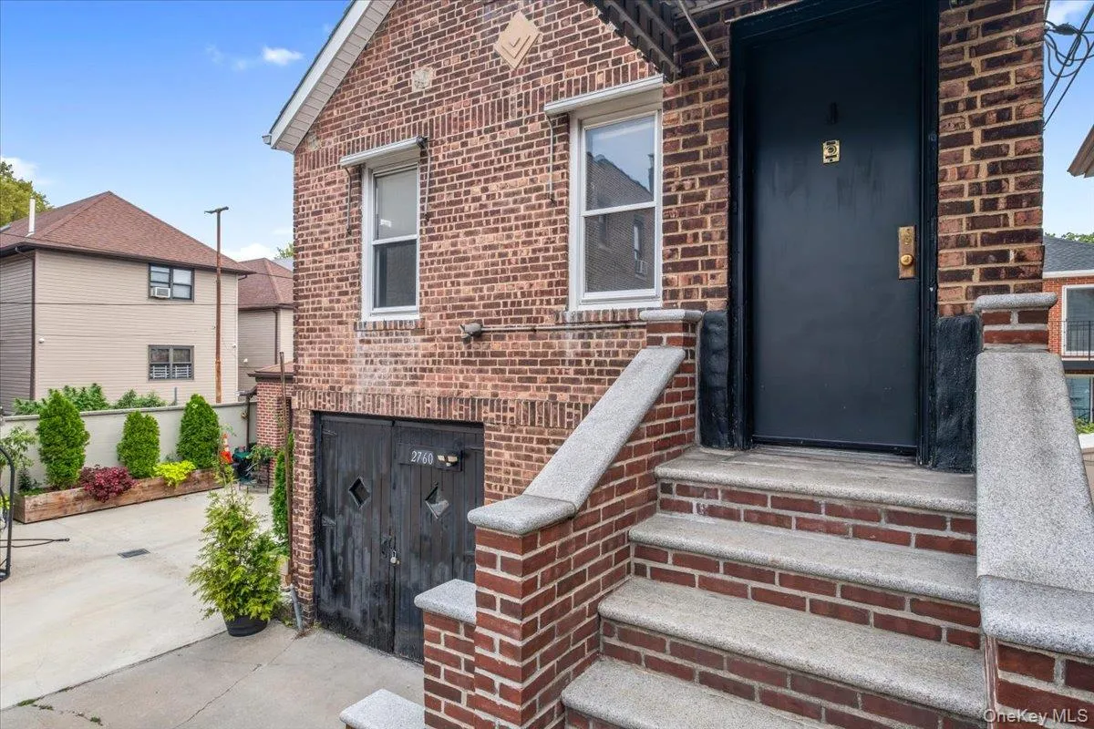 2760 Hering Avenue, New York, NY, 3 Bedrooms Bedrooms, 8 Rooms Rooms,2 BathroomsBathrooms,Residential,For Rent,Hering,0,1051036 2760 Hering Avenue, New York, NY, 3 Bedrooms Bedrooms, 8 Rooms Rooms,2 BathroomsBathrooms,Residential,For Rent,Hering,0,1051036