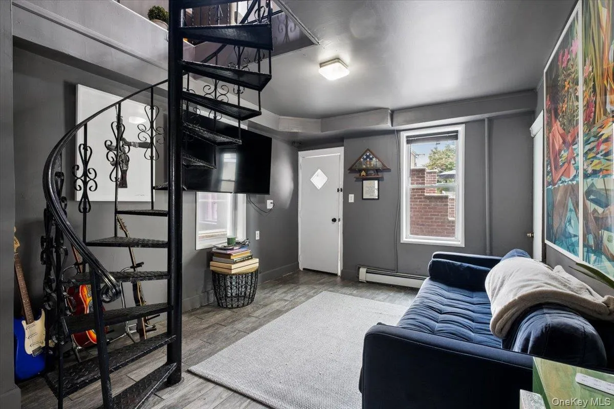 2760 Hering Avenue, New York, NY, 3 Bedrooms Bedrooms, 8 Rooms Rooms,2 BathroomsBathrooms,Residential,For Rent,Hering,0,1051036 2760 Hering Avenue, New York, NY, 3 Bedrooms Bedrooms, 8 Rooms Rooms,2 BathroomsBathrooms,Residential,For Rent,Hering,0,1051036