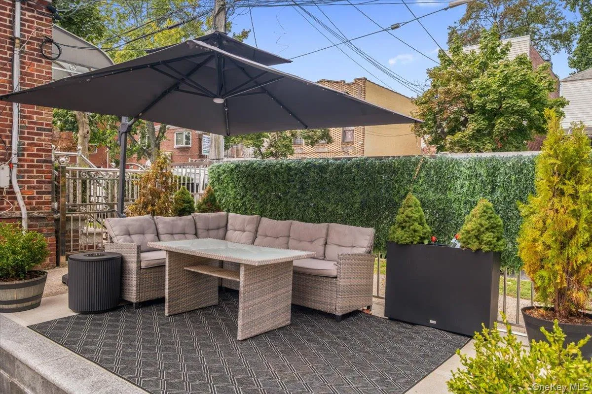 2760 Hering Avenue, New York, NY, 3 Bedrooms Bedrooms, 8 Rooms Rooms,2 BathroomsBathrooms,Residential,For Rent,Hering,0,1051036 2760 Hering Avenue, New York, NY, 3 Bedrooms Bedrooms, 8 Rooms Rooms,2 BathroomsBathrooms,Residential,For Rent,Hering,0,1051036