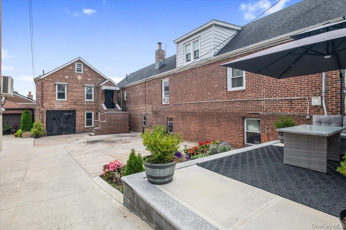 2760 Hering Avenue, New York, NY, 3 Bedrooms Bedrooms, 8 Rooms Rooms,2 BathroomsBathrooms,Residential,For Rent,Hering,0,1051036 2760 Hering Avenue, New York, NY, 3 Bedrooms Bedrooms, 8 Rooms Rooms,2 BathroomsBathrooms,Residential,For Rent,Hering,0,1051036