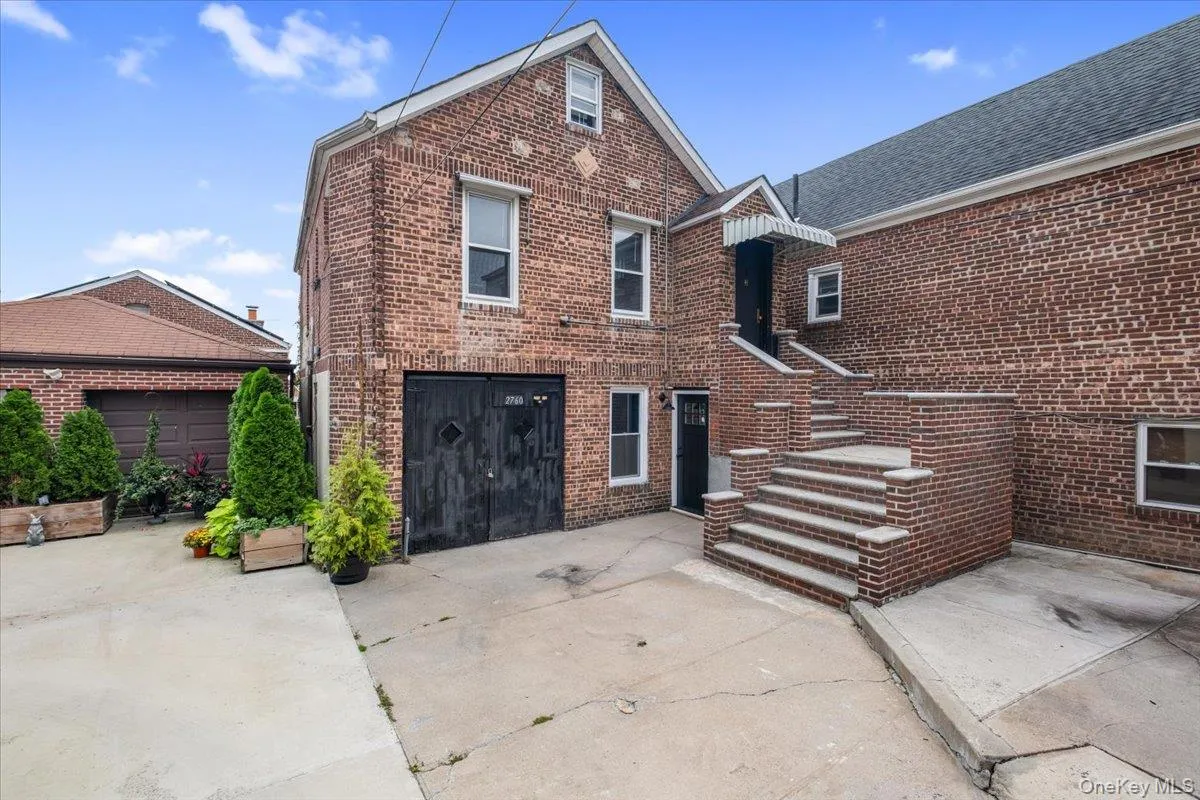 2760 Hering Avenue, New York, NY, 3 Bedrooms Bedrooms, 8 Rooms Rooms,2 BathroomsBathrooms,Residential,For Rent,Hering,0,1051036 2760 Hering Avenue, New York, NY, 3 Bedrooms Bedrooms, 8 Rooms Rooms,2 BathroomsBathrooms,Residential,For Rent,Hering,0,1051036