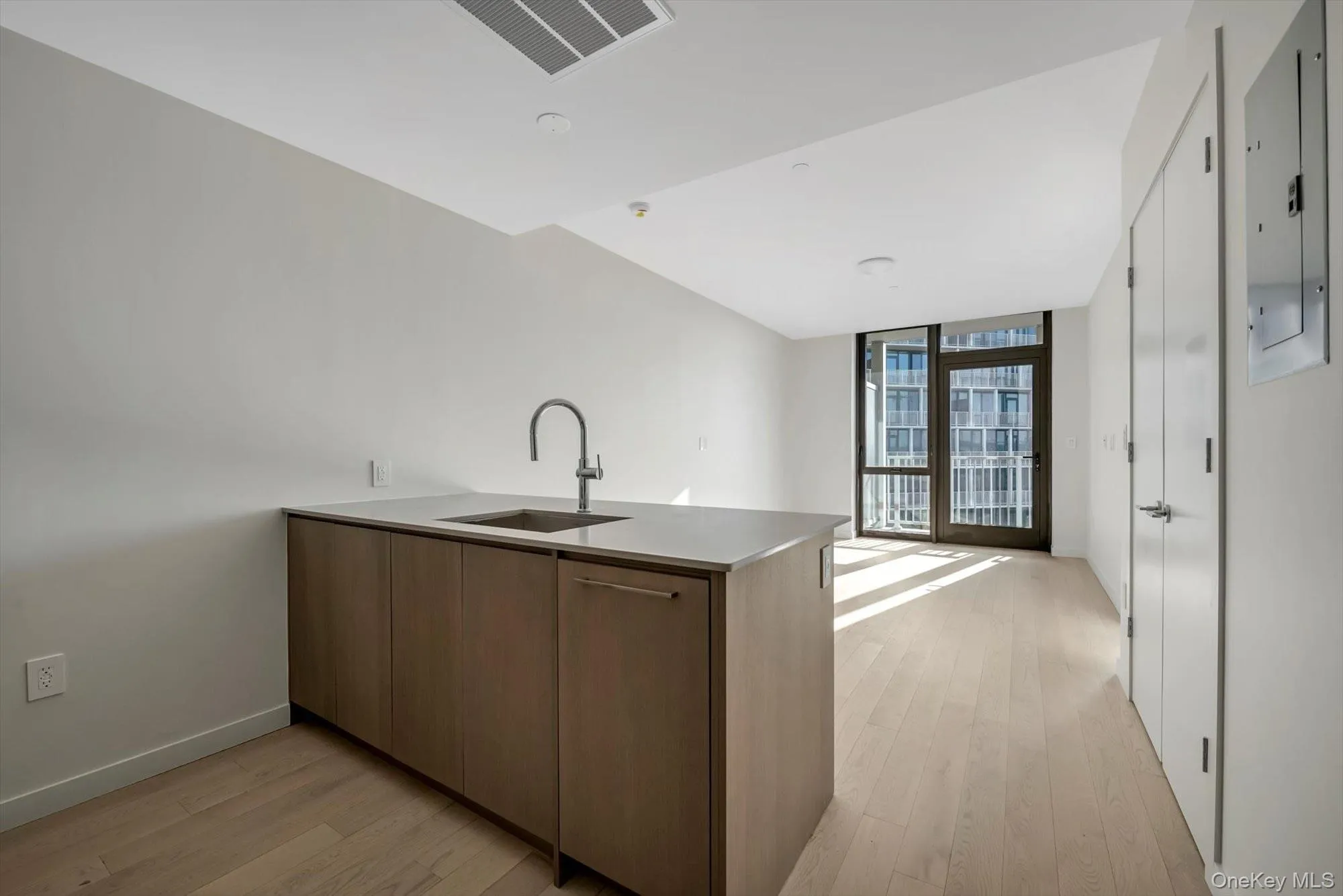 131-02A 40th Road, New York, NY, 1 Bedroom Bedrooms, 3 Rooms Rooms,1 BathroomBathrooms,Residential Lease,For Rent,40th,0,1051037 131-02A 40th Road, New York, NY, 1 Bedroom Bedrooms, 3 Rooms Rooms,1 BathroomBathrooms,Residential Lease,For Rent,40th,0,1051037