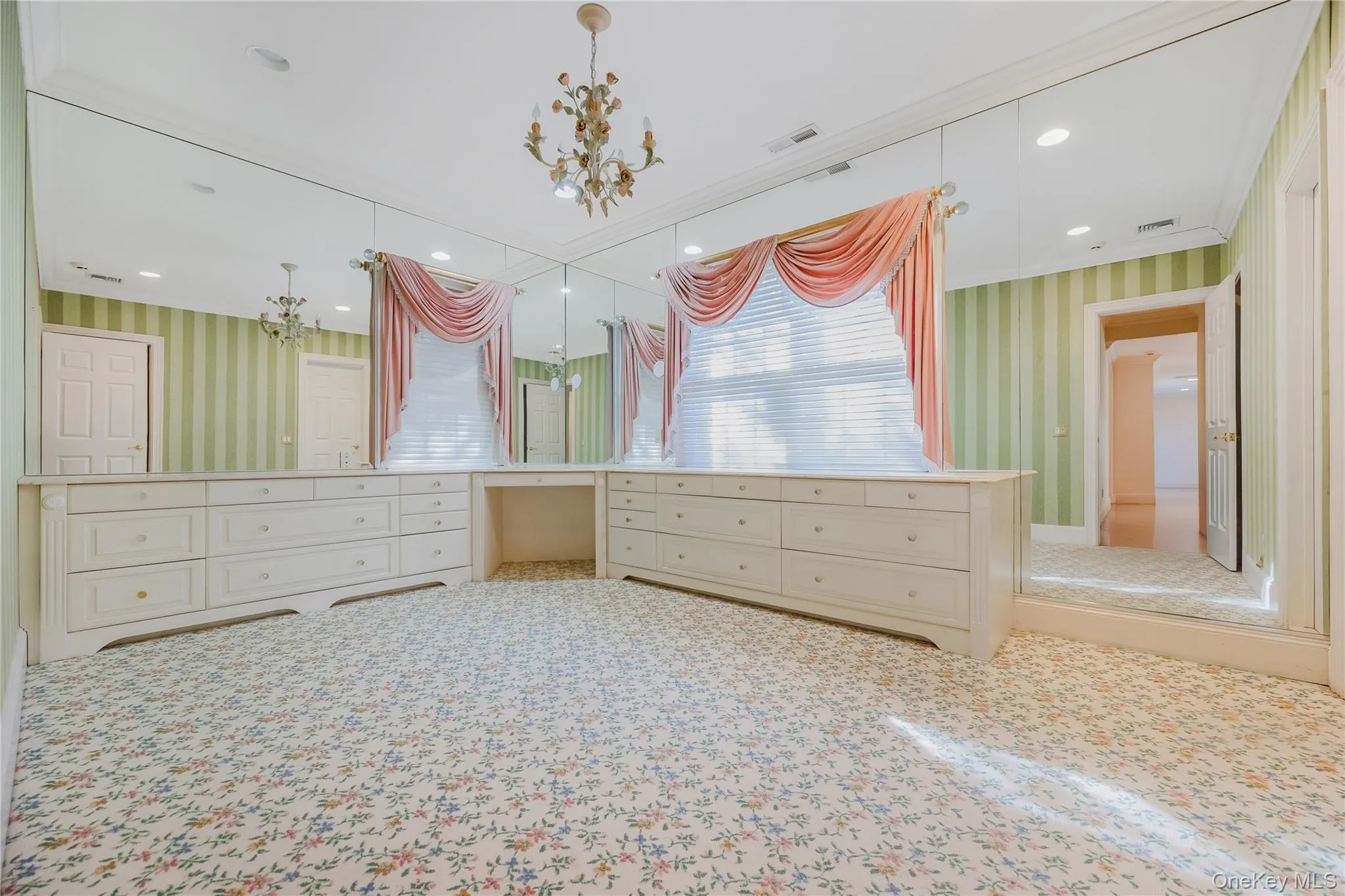 61 Charney Court, North Hempstead, NY, 6 Bedrooms Bedrooms, 13 Rooms Rooms,4 BathroomsBathrooms,Residential,For Rent,Charney,0,1051044 61 Charney Court, North Hempstead, NY, 6 Bedrooms Bedrooms, 13 Rooms Rooms,4 BathroomsBathrooms,Residential,For Rent,Charney,0,1051044