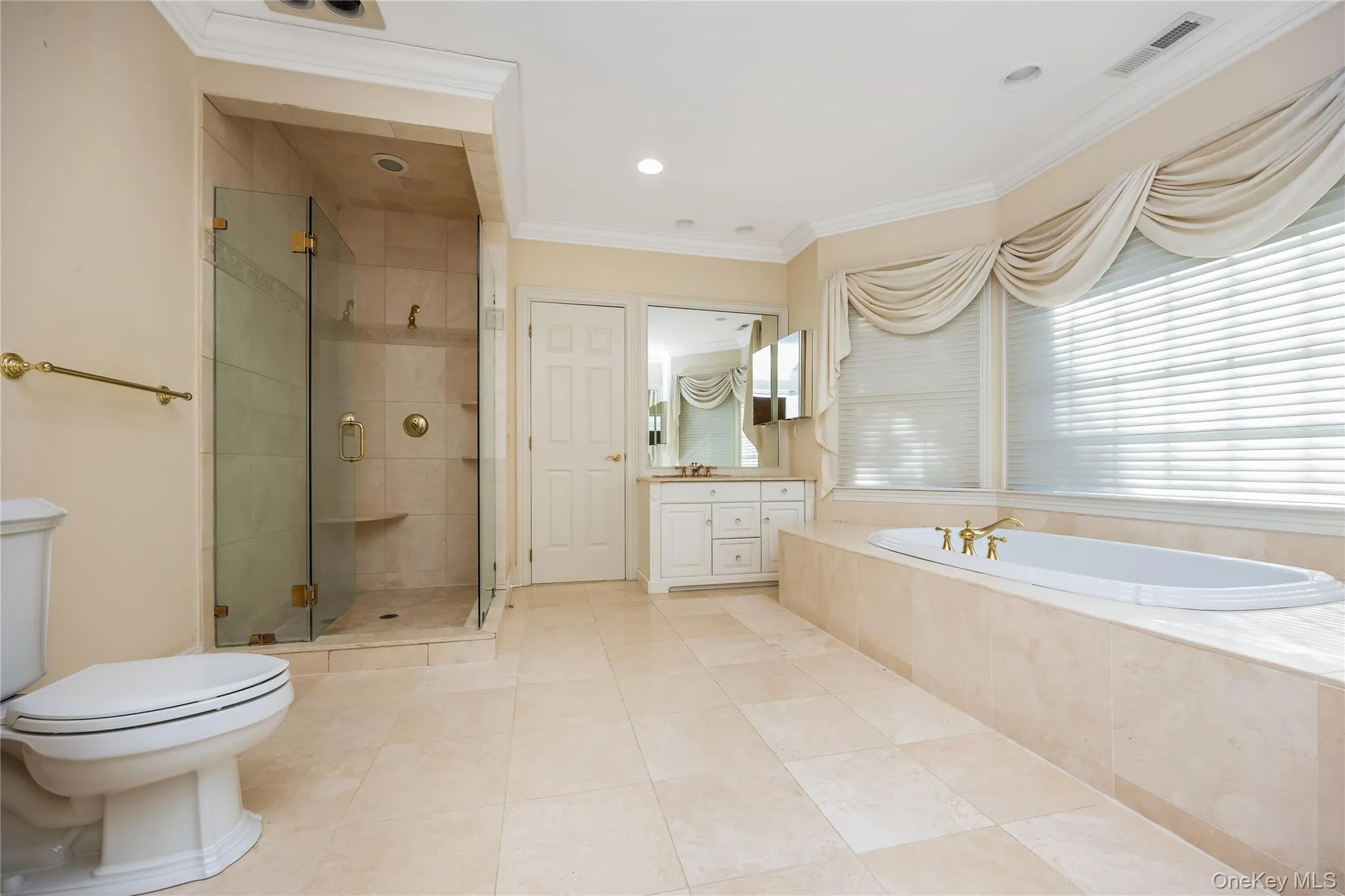 61 Charney Court, North Hempstead, NY, 6 Bedrooms Bedrooms, 13 Rooms Rooms,4 BathroomsBathrooms,Residential,For Rent,Charney,0,1051044 61 Charney Court, North Hempstead, NY, 6 Bedrooms Bedrooms, 13 Rooms Rooms,4 BathroomsBathrooms,Residential,For Rent,Charney,0,1051044
