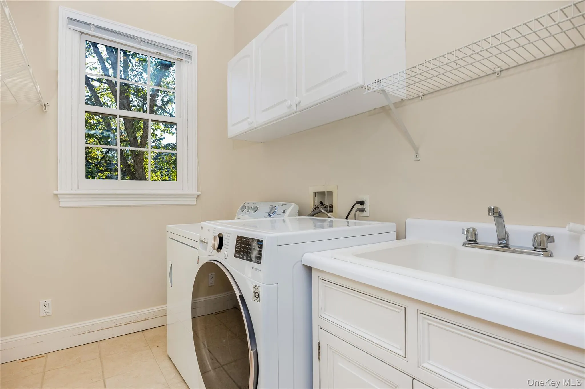 61 Charney Court, North Hempstead, NY, 6 Bedrooms Bedrooms, 13 Rooms Rooms,4 BathroomsBathrooms,Residential,For Rent,Charney,0,1051044 61 Charney Court, North Hempstead, NY, 6 Bedrooms Bedrooms, 13 Rooms Rooms,4 BathroomsBathrooms,Residential,For Rent,Charney,0,1051044