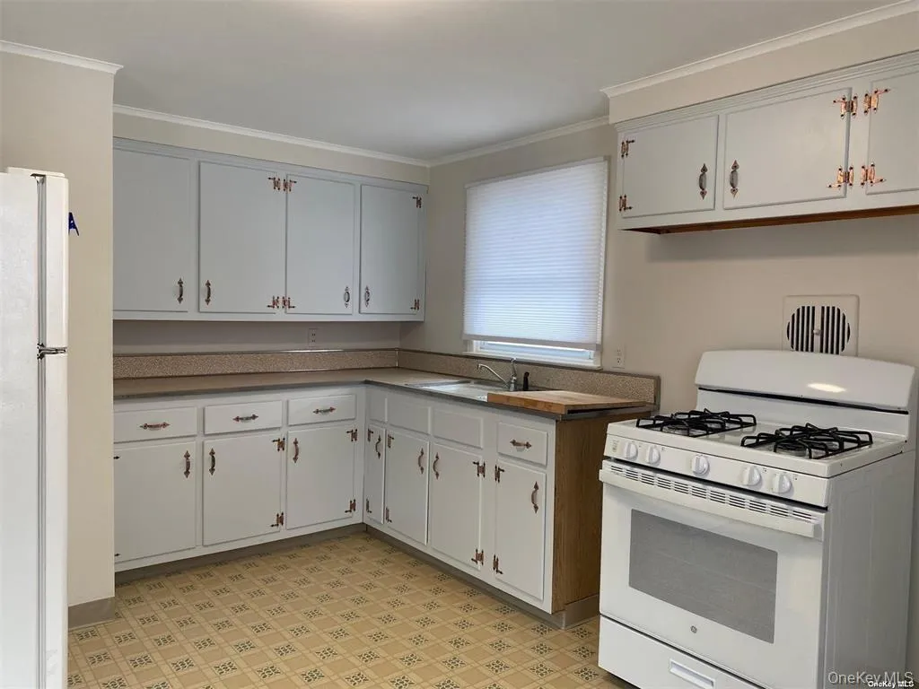 50 Grand Place, Huntington, NY, 2 Bedroom Bedrooms, 4 Room Rooms,1 BathroomBathrooms,Residential Lease,For Rent,Grand,0,1051056 50 Grand Place, Huntington, NY, 2 Bedroom Bedrooms, 4 Room Rooms,1 BathroomBathrooms,Residential Lease,For Rent,Grand,0,1051056