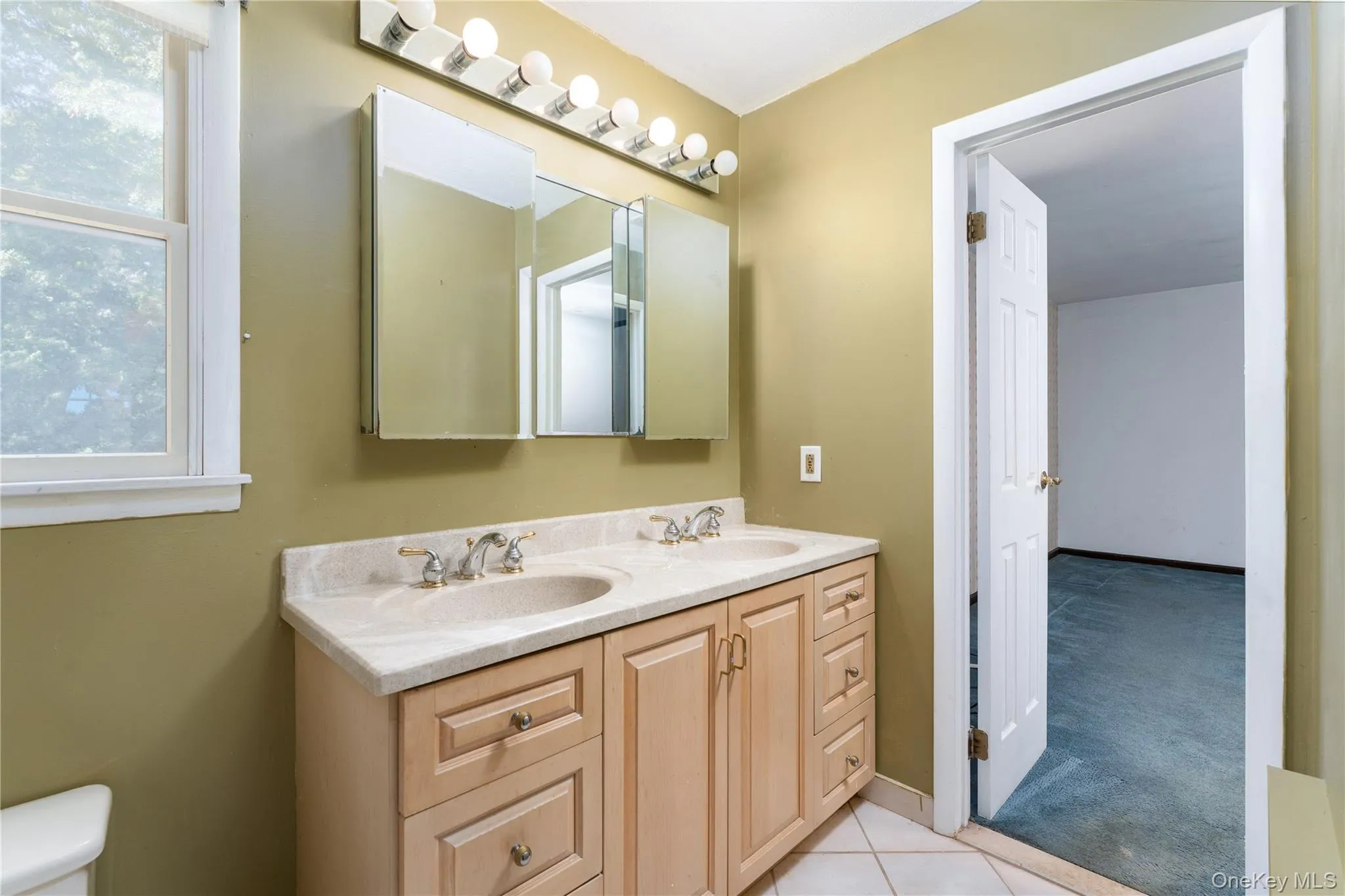 16 Heritage Place, Smithtown, NY, 4 Bedrooms Bedrooms, 9 Rooms Rooms,2 BathroomsBathrooms,Residential,For Rent,Heritage,0,1051061 16 Heritage Place, Smithtown, NY, 4 Bedrooms Bedrooms, 9 Rooms Rooms,2 BathroomsBathrooms,Residential,For Rent,Heritage,0,1051061