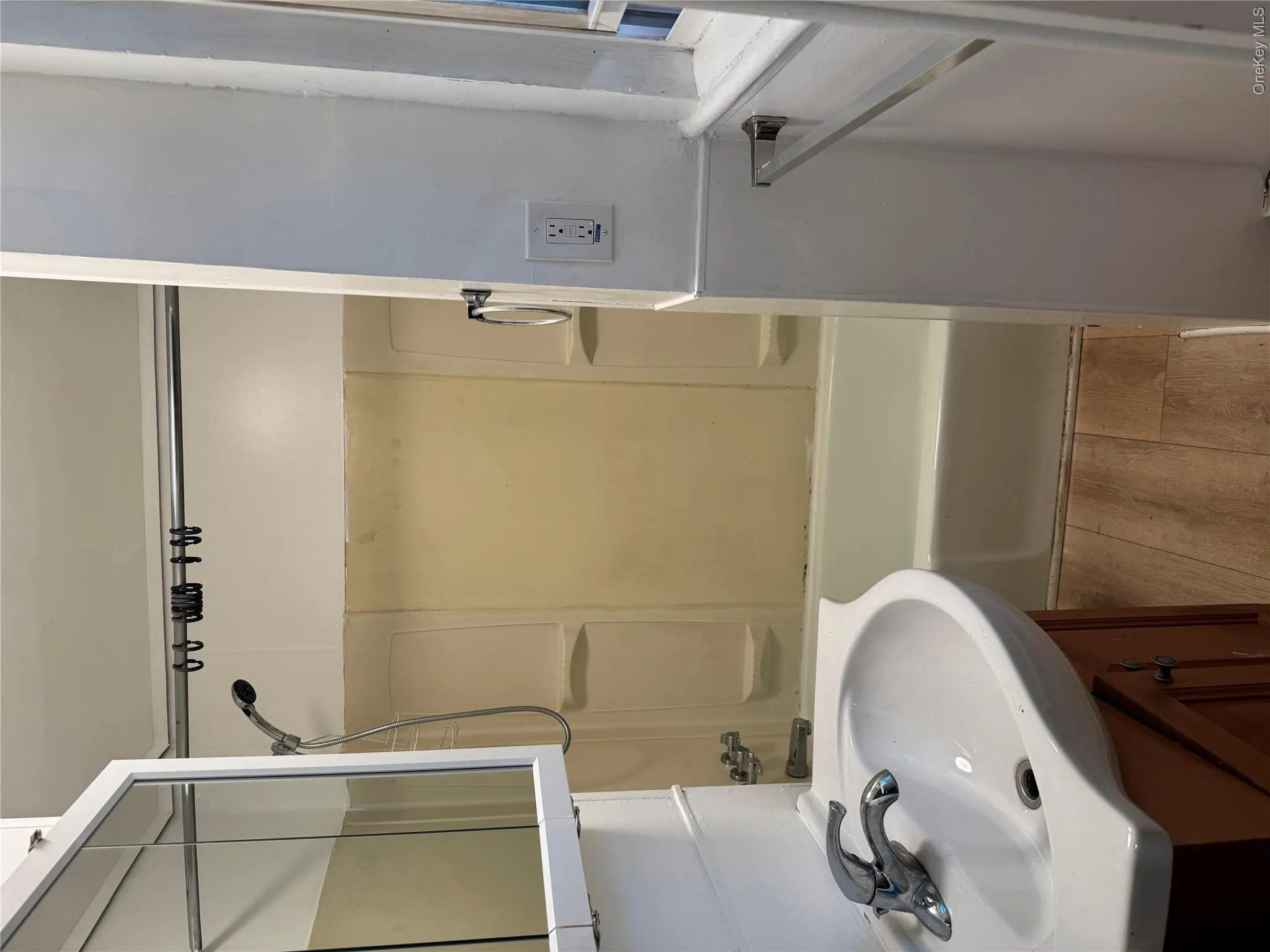 54 Bridge Street, Poughkeepsie, NY, 2 Bedrooms Bedrooms, 4 Rooms Rooms,1 BathroomBathrooms,Residential Lease,For Rent,Bridge,0,1051064 54 Bridge Street, Poughkeepsie, NY, 2 Bedrooms Bedrooms, 4 Rooms Rooms,1 BathroomBathrooms,Residential Lease,For Rent,Bridge,0,1051064