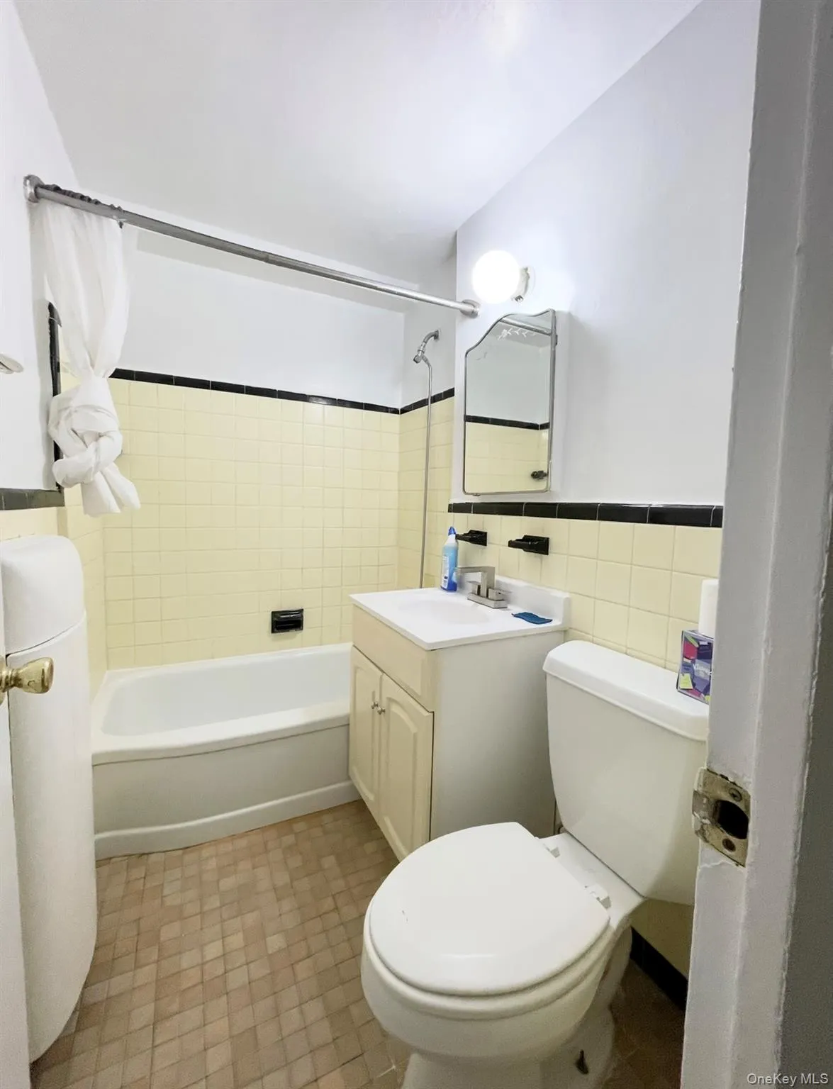 98-50 63rd Drive, New York, NY, 2 Bedrooms Bedrooms, 5 Rooms Rooms,2 BathroomsBathrooms,Residential,For Rent,63rd,0,1051078 98-50 63rd Drive, New York, NY, 2 Bedrooms Bedrooms, 5 Rooms Rooms,2 BathroomsBathrooms,Residential,For Rent,63rd,0,1051078