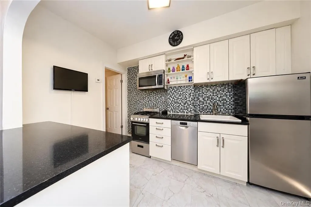 2454 18th Street, New York, NY, 3 Bedrooms Bedrooms, 7 Rooms Rooms,2 BathroomsBathrooms,Residential,For Rent,18th,0,1051086 2454 18th Street, New York, NY, 3 Bedrooms Bedrooms, 7 Rooms Rooms,2 BathroomsBathrooms,Residential,For Rent,18th,0,1051086