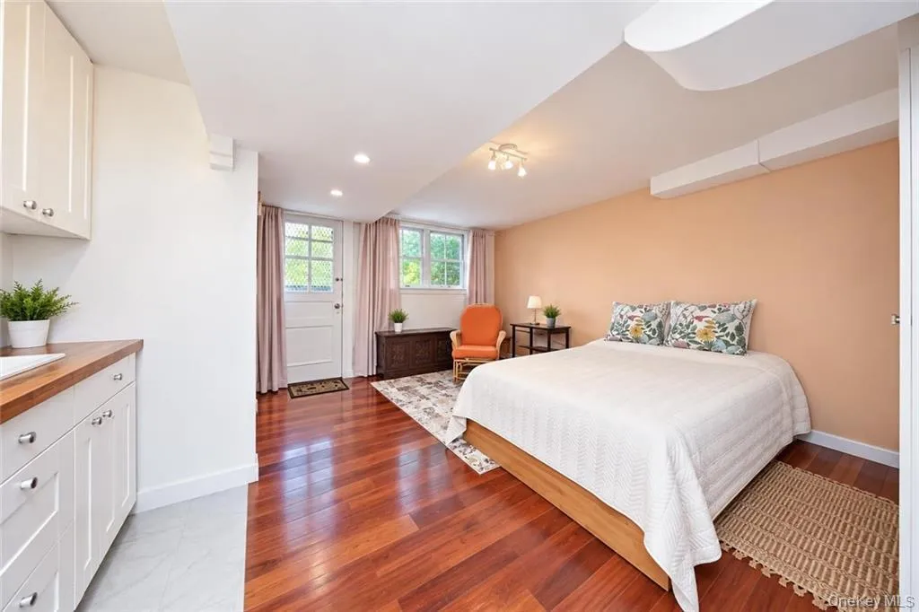 2454 18th Street, New York, NY, 3 Bedrooms Bedrooms, 7 Rooms Rooms,2 BathroomsBathrooms,Residential,For Rent,18th,0,1051086 2454 18th Street, New York, NY, 3 Bedrooms Bedrooms, 7 Rooms Rooms,2 BathroomsBathrooms,Residential,For Rent,18th,0,1051086
