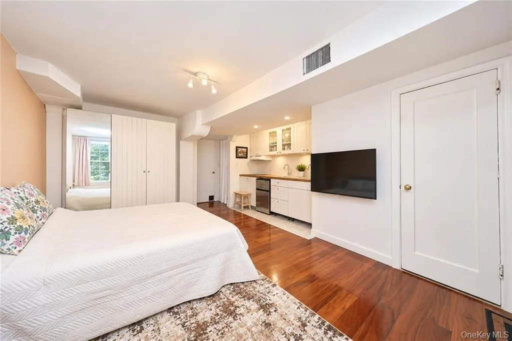 2454 18th Street, New York, NY, 3 Bedrooms Bedrooms, 7 Rooms Rooms,2 BathroomsBathrooms,Residential,For Rent,18th,0,1051086 2454 18th Street, New York, NY, 3 Bedrooms Bedrooms, 7 Rooms Rooms,2 BathroomsBathrooms,Residential,For Rent,18th,0,1051086