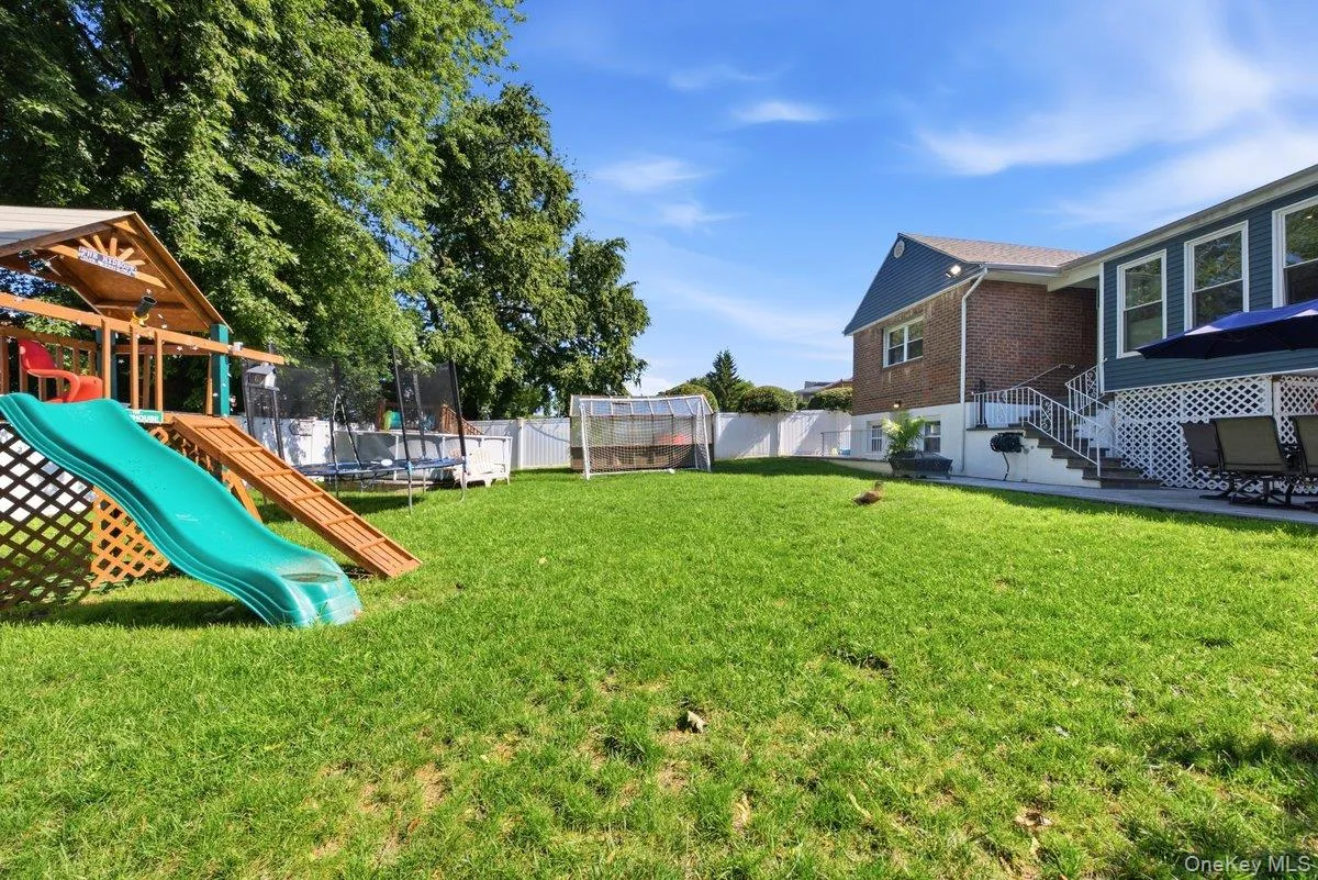 197 Saint Johns Avenue, Yonkers, NY, 3 Bedrooms Bedrooms, 10 Rooms Rooms,3 BathroomsBathrooms,Residential,For Rent,Saint Johns,0,1051116 197 Saint Johns Avenue, Yonkers, NY, 3 Bedrooms Bedrooms, 10 Rooms Rooms,3 BathroomsBathrooms,Residential,For Rent,Saint Johns,0,1051116