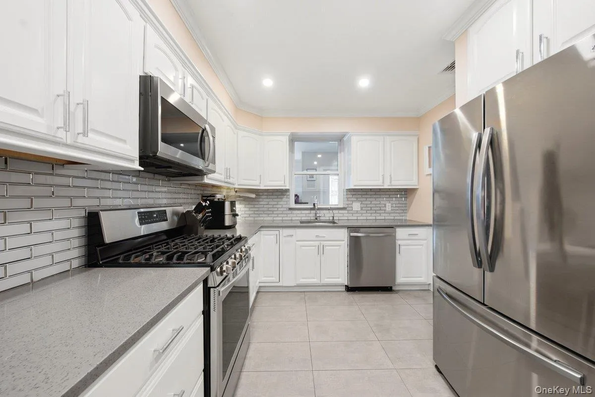 197 Saint Johns Avenue, Yonkers, NY, 3 Bedrooms Bedrooms, 10 Rooms Rooms,3 BathroomsBathrooms,Residential,For Rent,Saint Johns,0,1051116 197 Saint Johns Avenue, Yonkers, NY, 3 Bedrooms Bedrooms, 10 Rooms Rooms,3 BathroomsBathrooms,Residential,For Rent,Saint Johns,0,1051116