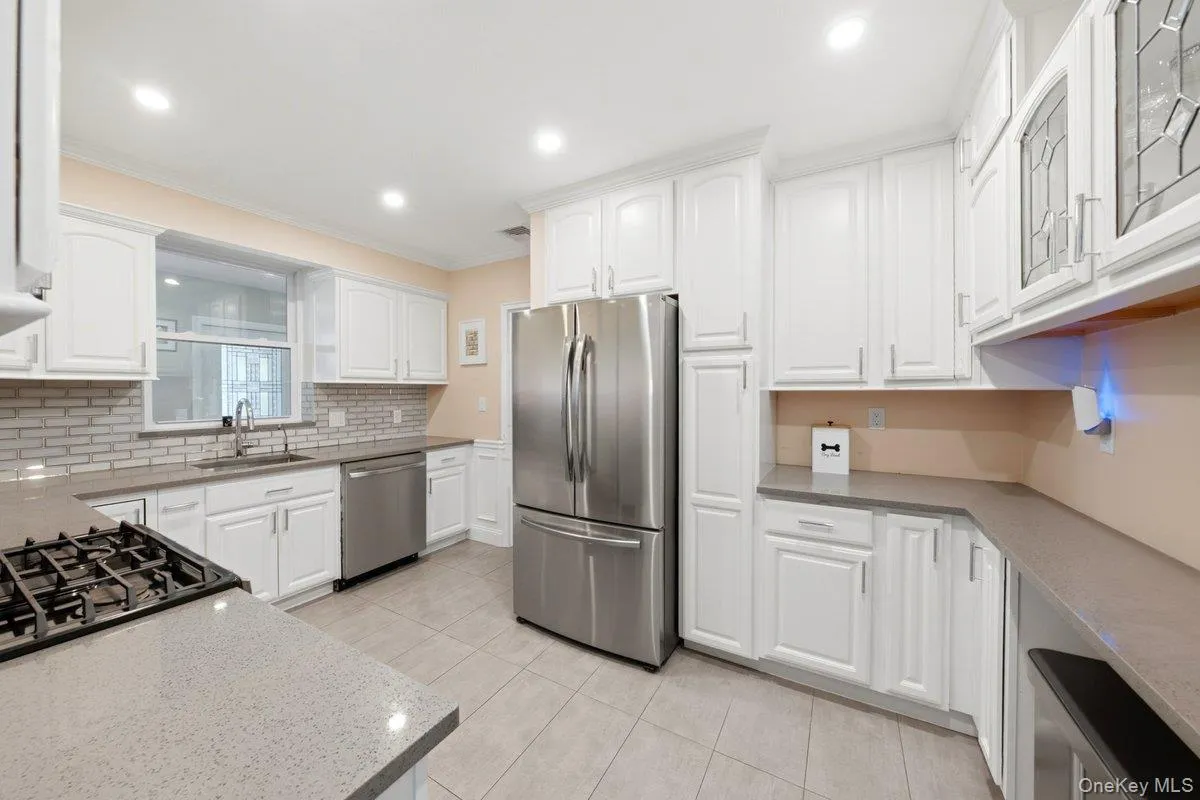 197 Saint Johns Avenue, Yonkers, NY, 3 Bedrooms Bedrooms, 10 Rooms Rooms,3 BathroomsBathrooms,Residential,For Rent,Saint Johns,0,1051116 197 Saint Johns Avenue, Yonkers, NY, 3 Bedrooms Bedrooms, 10 Rooms Rooms,3 BathroomsBathrooms,Residential,For Rent,Saint Johns,0,1051116