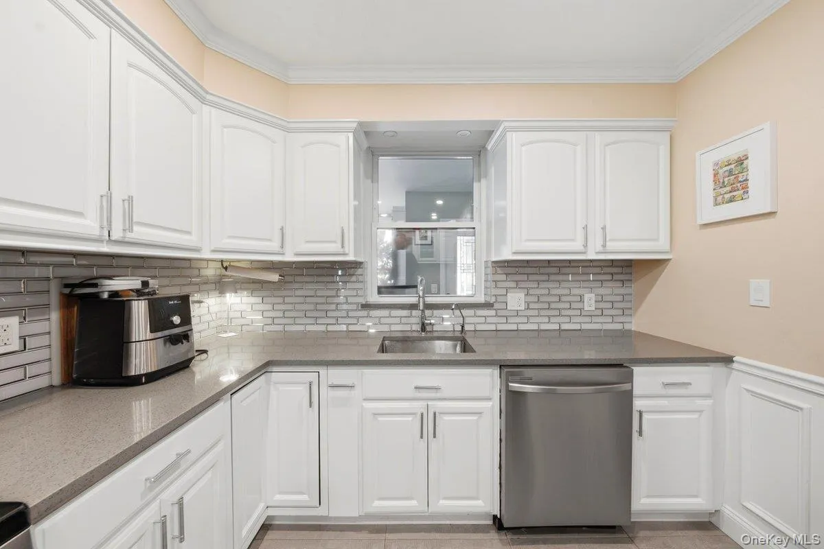 197 Saint Johns Avenue, Yonkers, NY, 3 Bedrooms Bedrooms, 10 Rooms Rooms,3 BathroomsBathrooms,Residential,For Rent,Saint Johns,0,1051116 197 Saint Johns Avenue, Yonkers, NY, 3 Bedrooms Bedrooms, 10 Rooms Rooms,3 BathroomsBathrooms,Residential,For Rent,Saint Johns,0,1051116