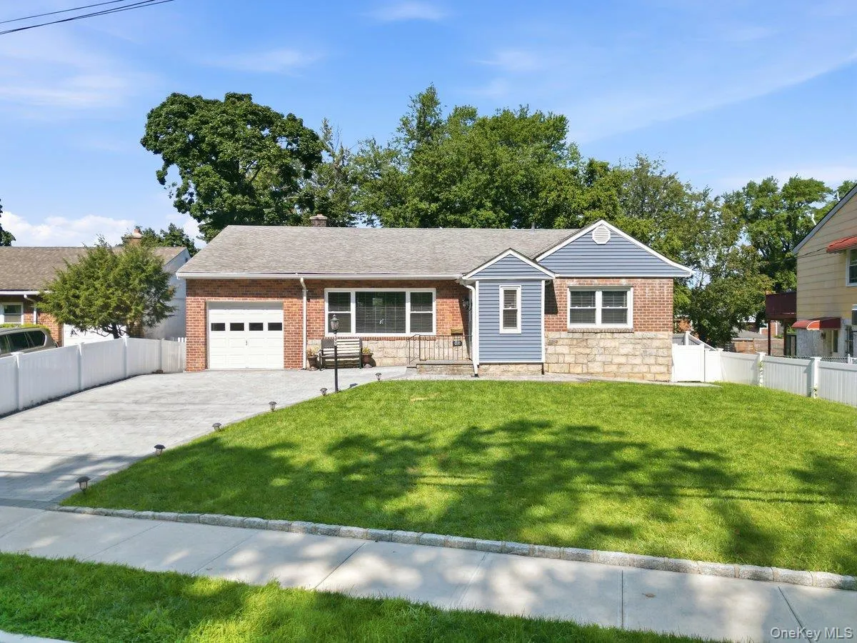 197 Saint Johns Avenue, Yonkers, NY, 3 Bedrooms Bedrooms, 10 Rooms Rooms,3 BathroomsBathrooms,Residential,For Rent,Saint Johns,0,1051116 197 Saint Johns Avenue, Yonkers, NY, 3 Bedrooms Bedrooms, 10 Rooms Rooms,3 BathroomsBathrooms,Residential,For Rent,Saint Johns,0,1051116