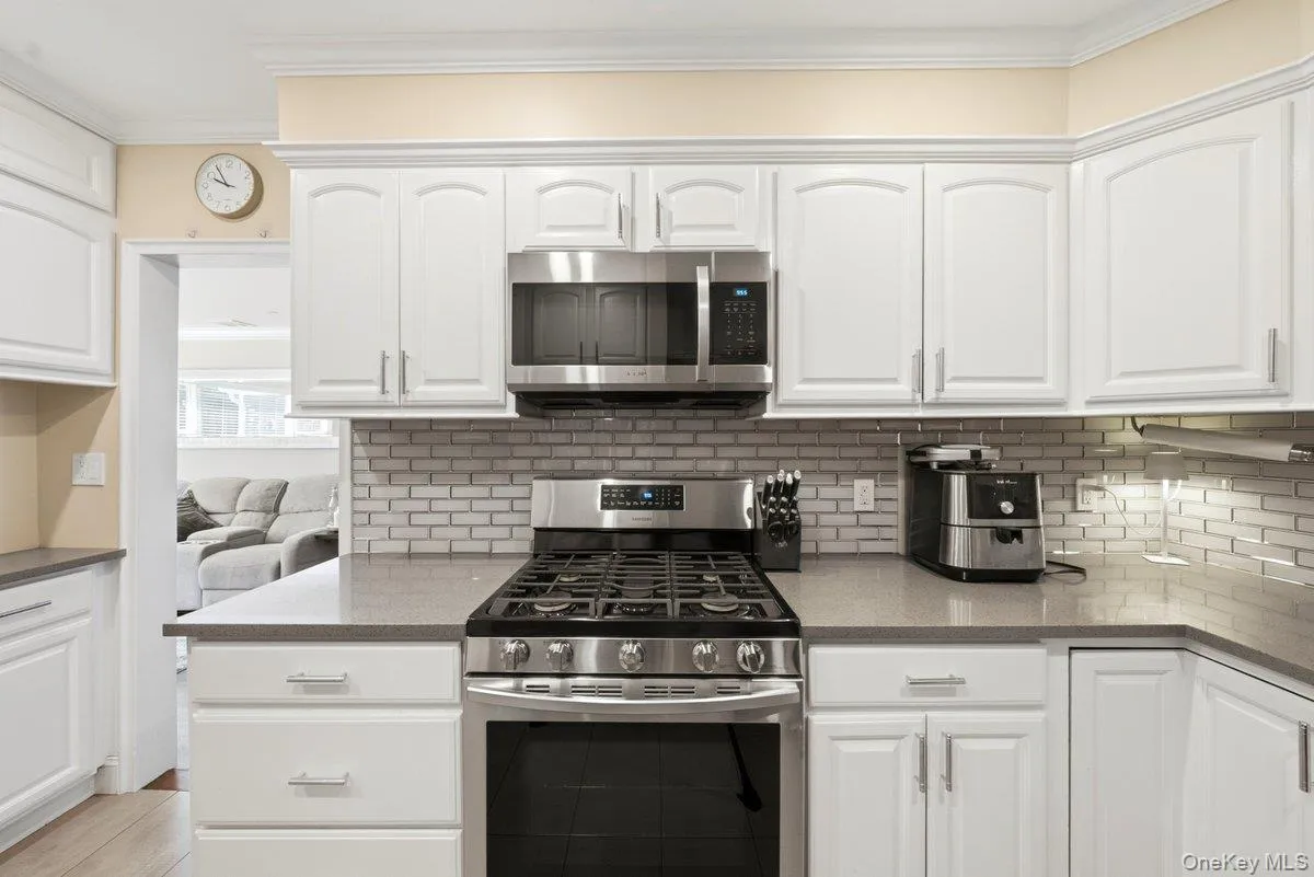 197 Saint Johns Avenue, Yonkers, NY, 3 Bedrooms Bedrooms, 10 Rooms Rooms,3 BathroomsBathrooms,Residential,For Rent,Saint Johns,0,1051116 197 Saint Johns Avenue, Yonkers, NY, 3 Bedrooms Bedrooms, 10 Rooms Rooms,3 BathroomsBathrooms,Residential,For Rent,Saint Johns,0,1051116