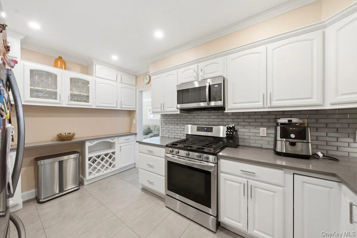 197 Saint Johns Avenue, Yonkers, NY, 3 Bedrooms Bedrooms, 10 Rooms Rooms,3 BathroomsBathrooms,Residential,For Rent,Saint Johns,0,1051116 197 Saint Johns Avenue, Yonkers, NY, 3 Bedrooms Bedrooms, 10 Rooms Rooms,3 BathroomsBathrooms,Residential,For Rent,Saint Johns,0,1051116