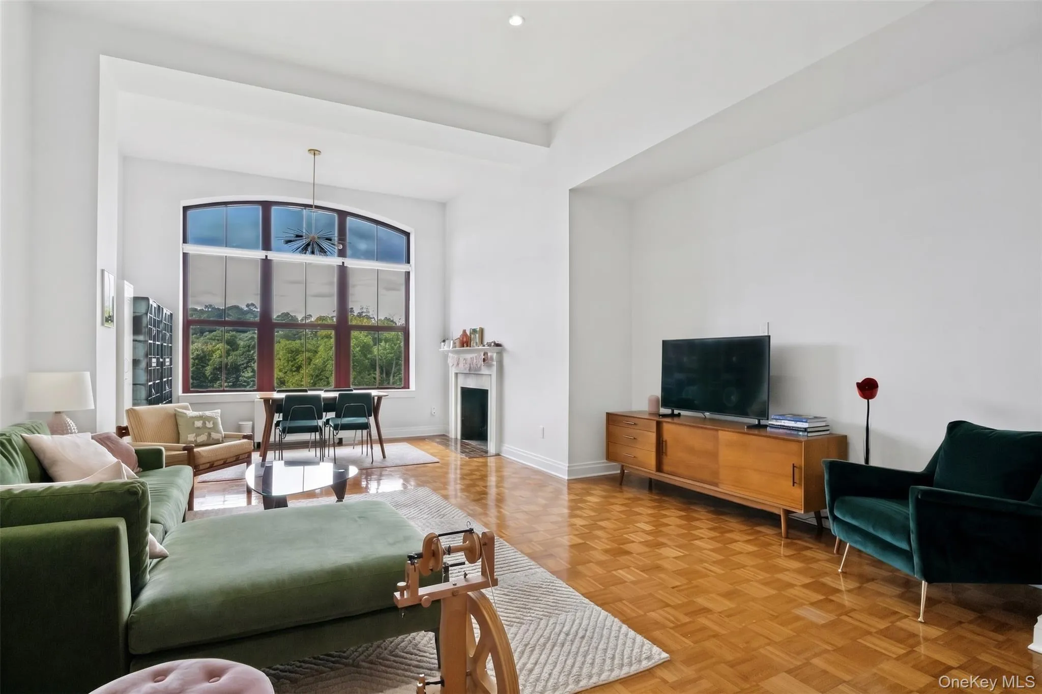 Relax in the open, airy and spacious living room Relax in the open, airy and spacious living room