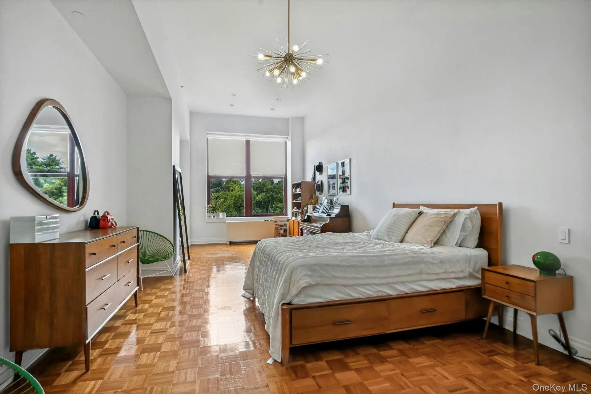 Spacious, light-filled bedroom - the size of two Spacious, light-filled bedroom - the size of two