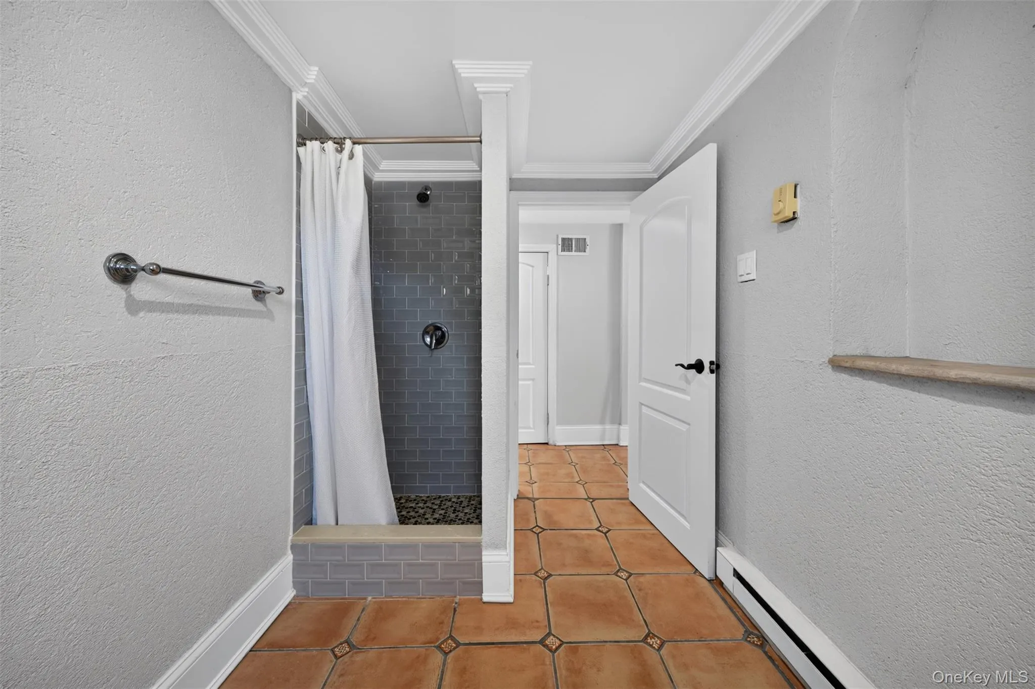 11 Lincrest Street, Oyster Bay, NY, 5 Bedrooms Bedrooms, 8 Rooms Rooms,3 BathroomsBathrooms,Residential,For Rent,Lincrest,0,1051121 11 Lincrest Street, Oyster Bay, NY, 5 Bedrooms Bedrooms, 8 Rooms Rooms,3 BathroomsBathrooms,Residential,For Rent,Lincrest,0,1051121