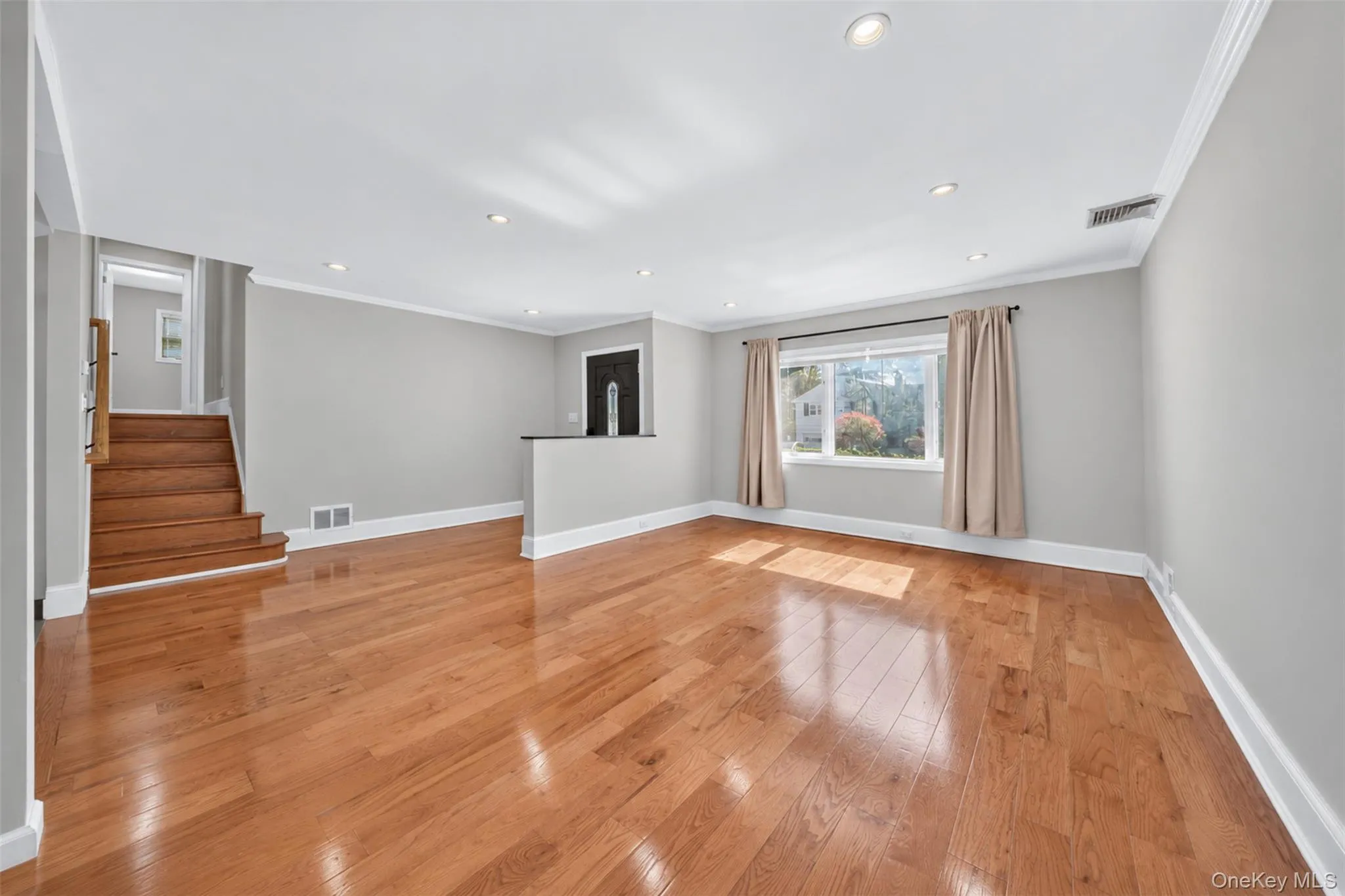 11 Lincrest Street, Oyster Bay, NY, 5 Bedrooms Bedrooms, 8 Rooms Rooms,3 BathroomsBathrooms,Residential,For Rent,Lincrest,0,1051121 11 Lincrest Street, Oyster Bay, NY, 5 Bedrooms Bedrooms, 8 Rooms Rooms,3 BathroomsBathrooms,Residential,For Rent,Lincrest,0,1051121