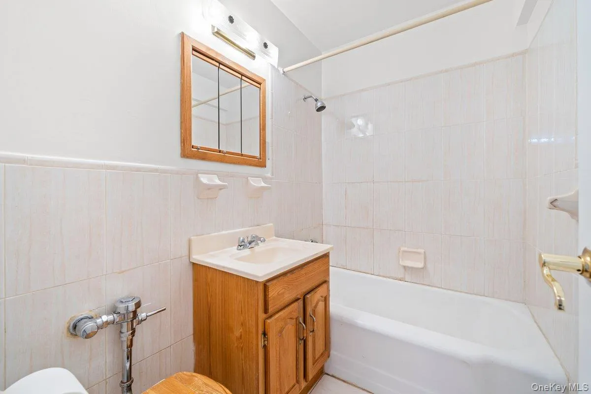 6300 Riverdale Avenue, New York, NY, 1 Bedroom Bedrooms, 3 Rooms Rooms,1 BathroomBathrooms,Residential,For Rent,Riverdale,0,1051123 6300 Riverdale Avenue, New York, NY, 1 Bedroom Bedrooms, 3 Rooms Rooms,1 BathroomBathrooms,Residential,For Rent,Riverdale,0,1051123