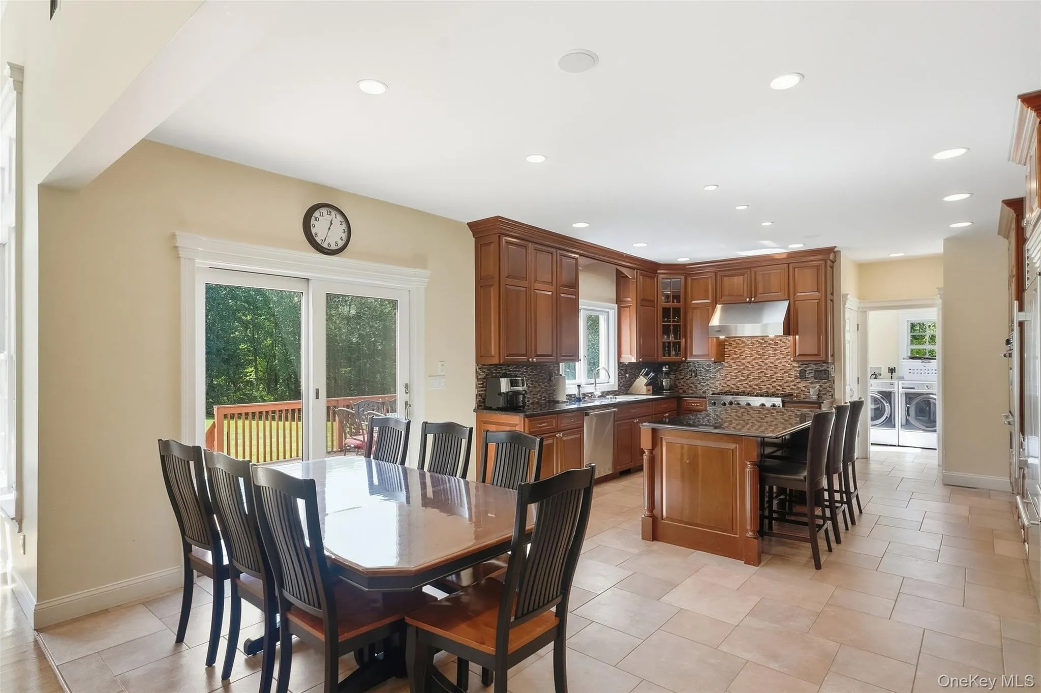 Full kitchen Full kitchen