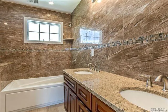 199 Royal Avenue, North Hempstead, NY, 4 Bedrooms Bedrooms, 7 Rooms Rooms,3 BathroomsBathrooms,Residential,For Rent,Royal,0,1051130 199 Royal Avenue, North Hempstead, NY, 4 Bedrooms Bedrooms, 7 Rooms Rooms,3 BathroomsBathrooms,Residential,For Rent,Royal,0,1051130