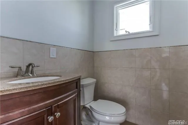 199 Royal Avenue, North Hempstead, NY, 4 Bedrooms Bedrooms, 7 Rooms Rooms,3 BathroomsBathrooms,Residential,For Rent,Royal,0,1051130 199 Royal Avenue, North Hempstead, NY, 4 Bedrooms Bedrooms, 7 Rooms Rooms,3 BathroomsBathrooms,Residential,For Rent,Royal,0,1051130