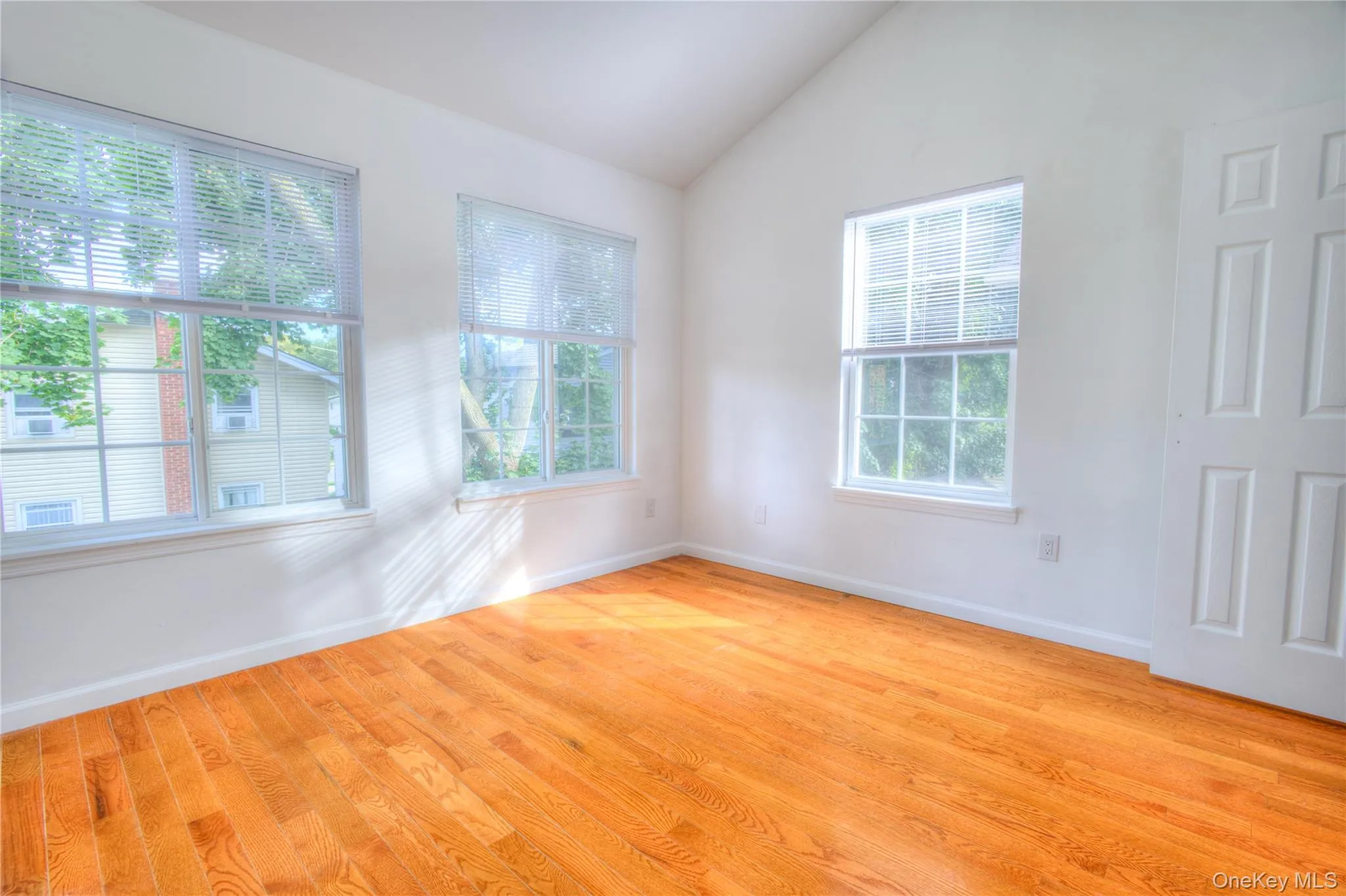 Bedroom - beautiful oversized windows Bedroom - beautiful oversized windows