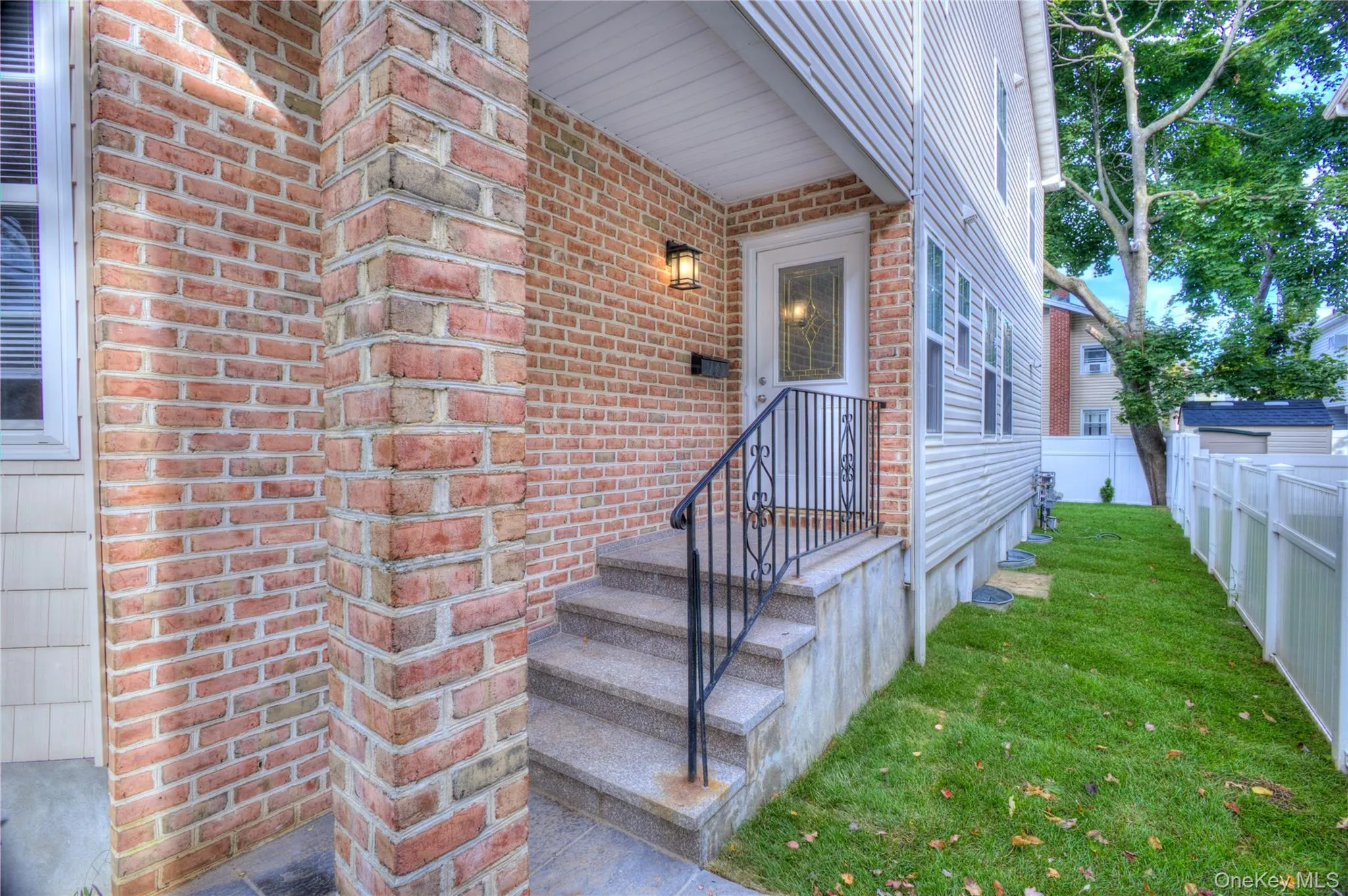 Entry to residence Entry to residence