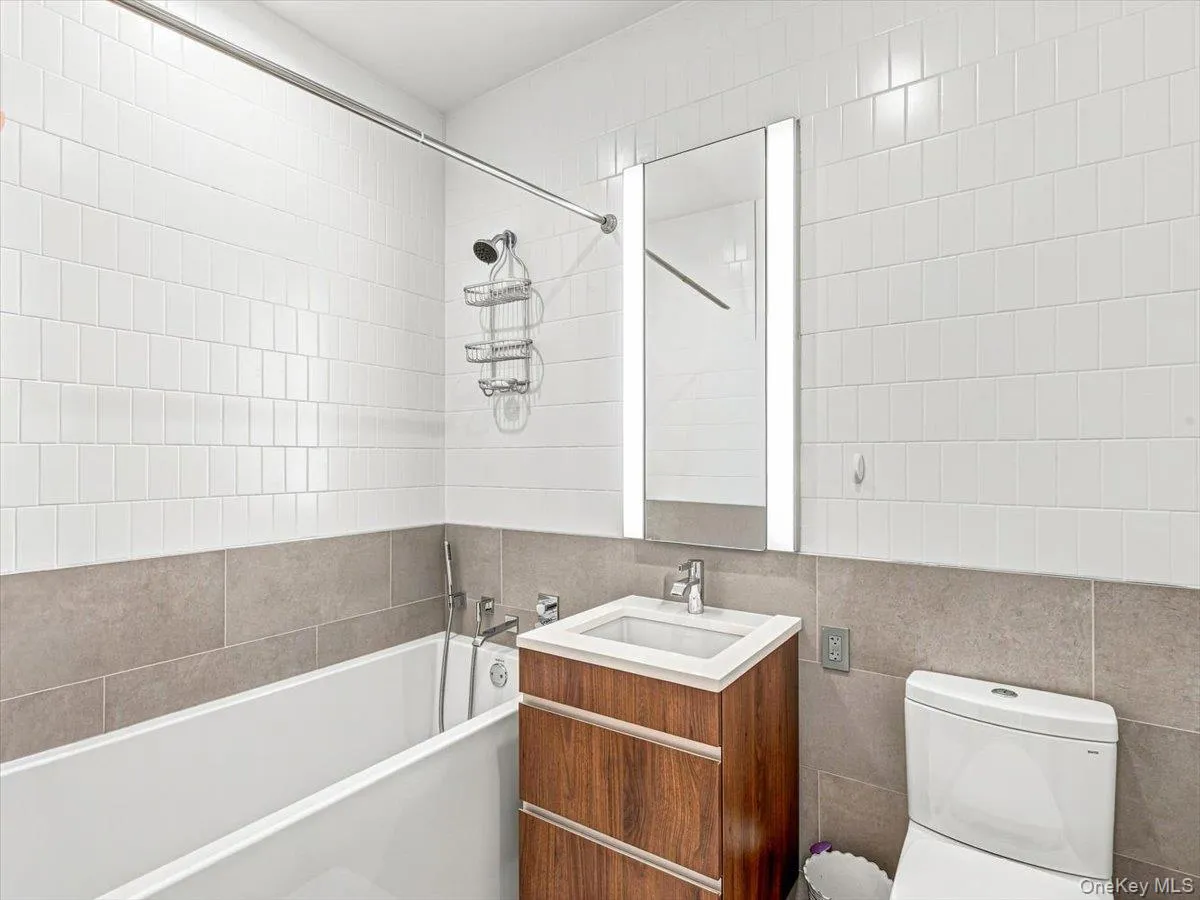 2121 31st Street, New York, NY, 3 Bedrooms Bedrooms, 6 Rooms Rooms,2 BathroomsBathrooms,Residential,For Rent,31st,0,1051141 2121 31st Street, New York, NY, 3 Bedrooms Bedrooms, 6 Rooms Rooms,2 BathroomsBathrooms,Residential,For Rent,31st,0,1051141