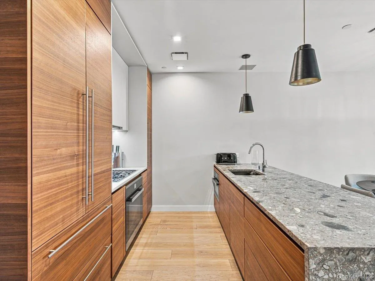 2121 31st Street, New York, NY, 3 Bedrooms Bedrooms, 6 Rooms Rooms,2 BathroomsBathrooms,Residential,For Rent,31st,0,1051141 2121 31st Street, New York, NY, 3 Bedrooms Bedrooms, 6 Rooms Rooms,2 BathroomsBathrooms,Residential,For Rent,31st,0,1051141