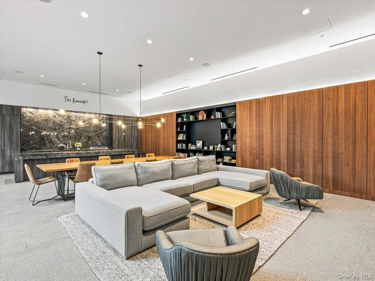 2121 31st Street, New York, NY, 3 Bedrooms Bedrooms, 6 Rooms Rooms,2 BathroomsBathrooms,Residential,For Rent,31st,0,1051141 2121 31st Street, New York, NY, 3 Bedrooms Bedrooms, 6 Rooms Rooms,2 BathroomsBathrooms,Residential,For Rent,31st,0,1051141