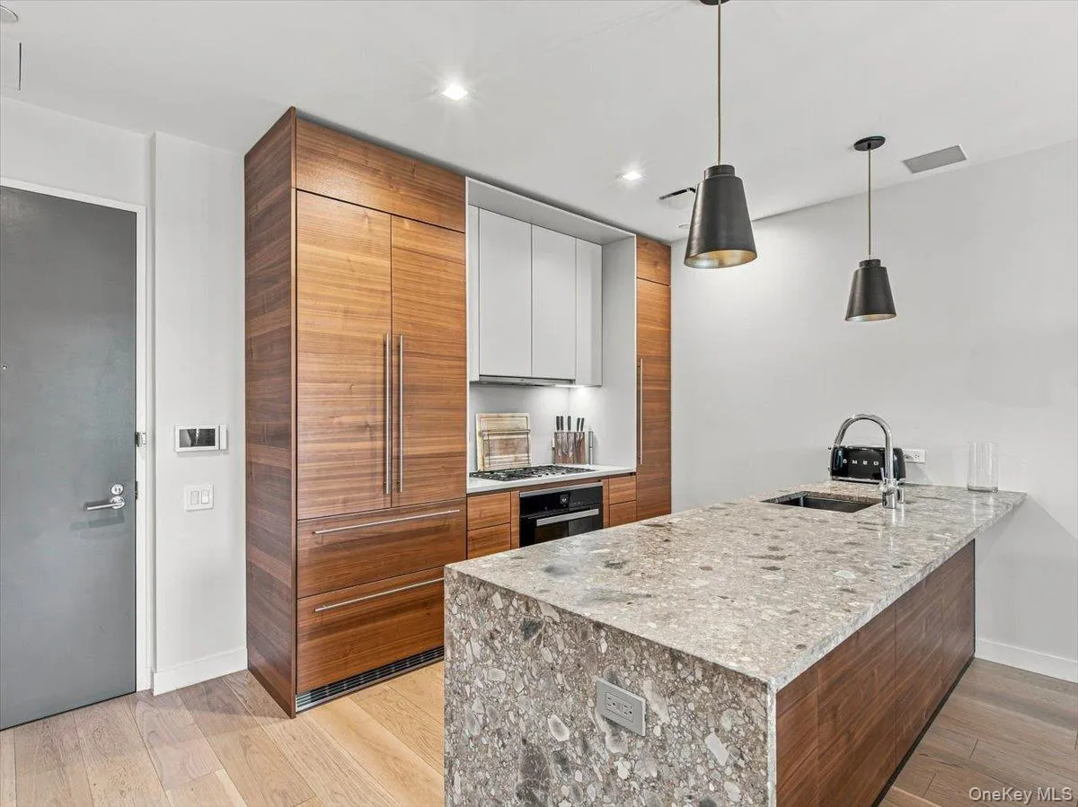 2121 31st Street, New York, NY, 3 Bedrooms Bedrooms, 6 Rooms Rooms,2 BathroomsBathrooms,Residential,For Rent,31st,0,1051141 2121 31st Street, New York, NY, 3 Bedrooms Bedrooms, 6 Rooms Rooms,2 BathroomsBathrooms,Residential,For Rent,31st,0,1051141