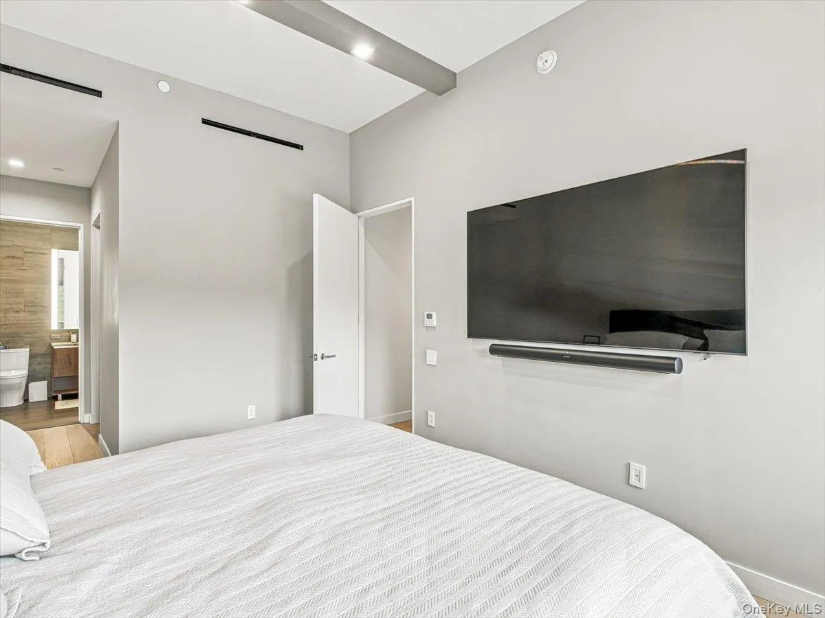 2121 31st Street, New York, NY, 3 Bedrooms Bedrooms, 6 Rooms Rooms,2 BathroomsBathrooms,Residential,For Rent,31st,0,1051141 2121 31st Street, New York, NY, 3 Bedrooms Bedrooms, 6 Rooms Rooms,2 BathroomsBathrooms,Residential,For Rent,31st,0,1051141