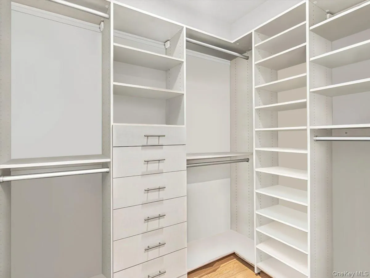 2121 31st Street, New York, NY, 3 Bedrooms Bedrooms, 6 Rooms Rooms,2 BathroomsBathrooms,Residential,For Rent,31st,0,1051141 2121 31st Street, New York, NY, 3 Bedrooms Bedrooms, 6 Rooms Rooms,2 BathroomsBathrooms,Residential,For Rent,31st,0,1051141