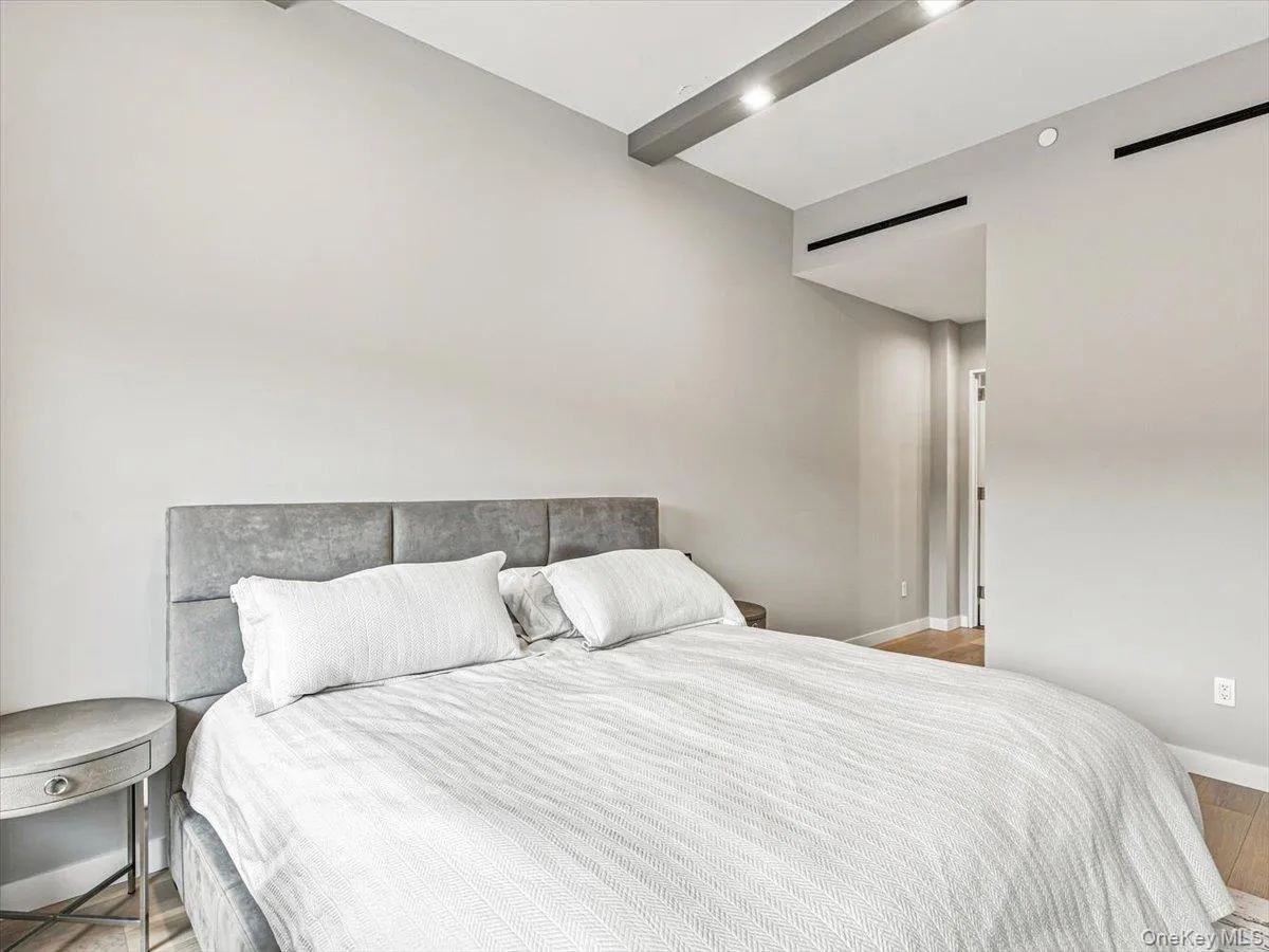 2121 31st Street, New York, NY, 3 Bedrooms Bedrooms, 6 Rooms Rooms,2 BathroomsBathrooms,Residential,For Rent,31st,0,1051141 2121 31st Street, New York, NY, 3 Bedrooms Bedrooms, 6 Rooms Rooms,2 BathroomsBathrooms,Residential,For Rent,31st,0,1051141