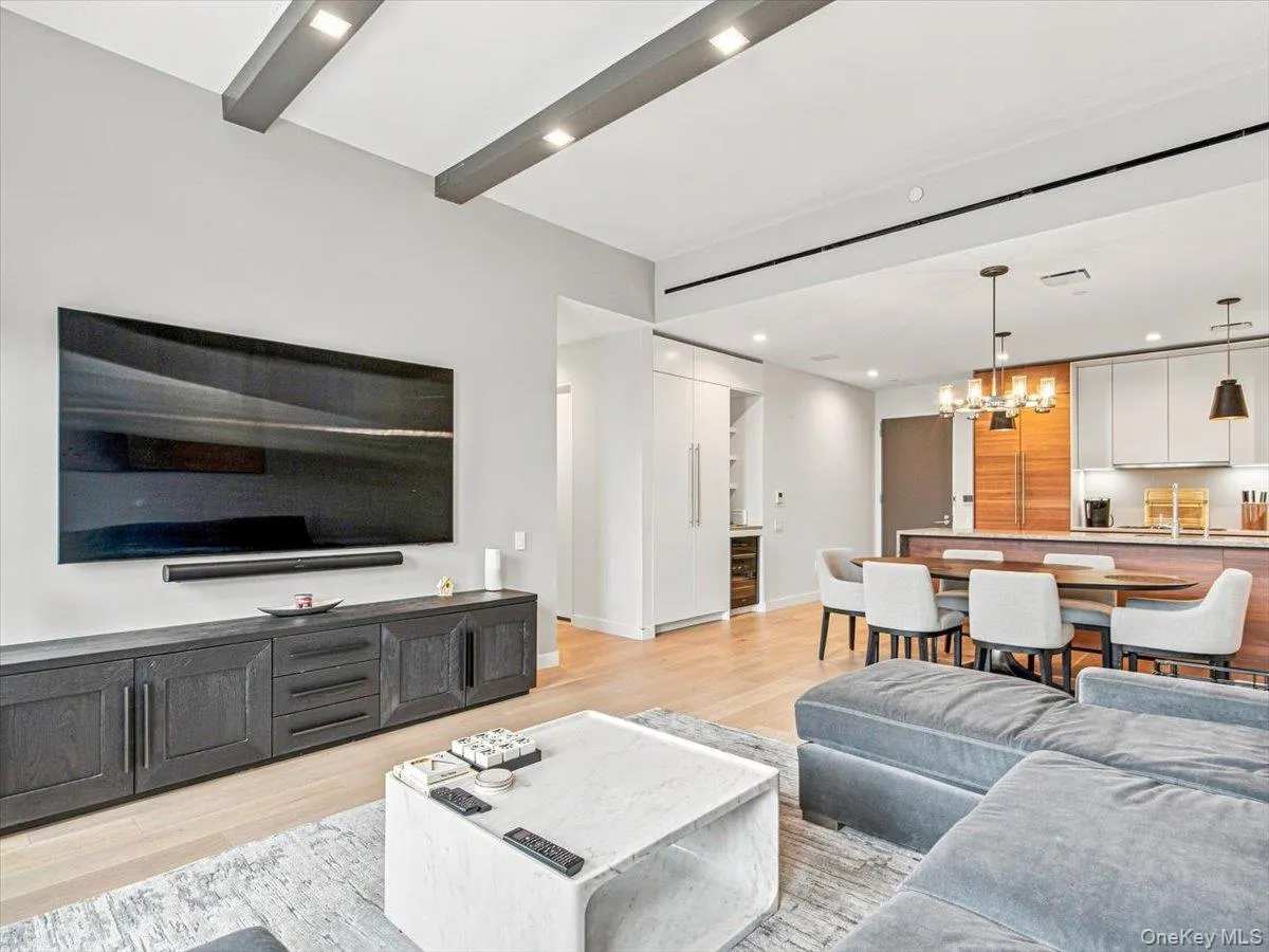 2121 31st Street, New York, NY, 3 Bedrooms Bedrooms, 6 Rooms Rooms,2 BathroomsBathrooms,Residential,For Rent,31st,0,1051141 2121 31st Street, New York, NY, 3 Bedrooms Bedrooms, 6 Rooms Rooms,2 BathroomsBathrooms,Residential,For Rent,31st,0,1051141
