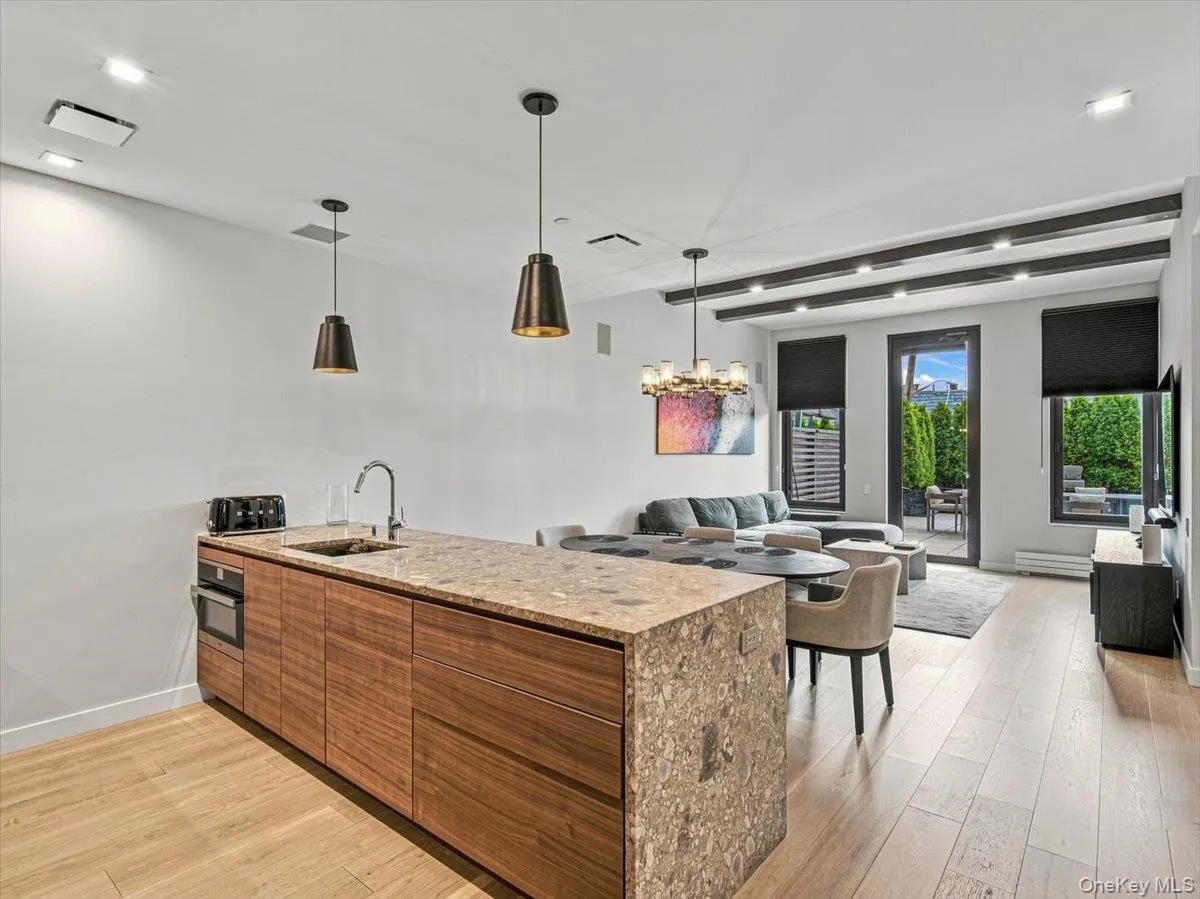 2121 31st Street, New York, NY, 3 Bedrooms Bedrooms, 6 Rooms Rooms,2 BathroomsBathrooms,Residential,For Rent,31st,0,1051141 2121 31st Street, New York, NY, 3 Bedrooms Bedrooms, 6 Rooms Rooms,2 BathroomsBathrooms,Residential,For Rent,31st,0,1051141
