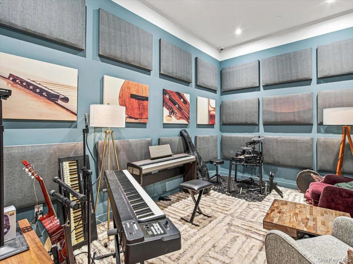 2121 31st Street, New York, NY, 3 Bedrooms Bedrooms, 6 Rooms Rooms,2 BathroomsBathrooms,Residential,For Rent,31st,0,1051141 2121 31st Street, New York, NY, 3 Bedrooms Bedrooms, 6 Rooms Rooms,2 BathroomsBathrooms,Residential,For Rent,31st,0,1051141