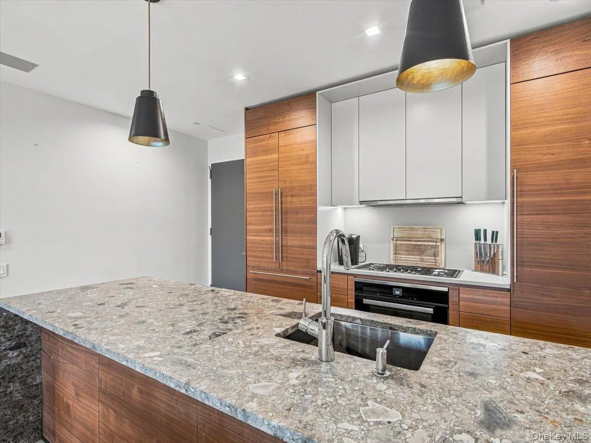 2121 31st Street, New York, NY, 3 Bedrooms Bedrooms, 6 Rooms Rooms,2 BathroomsBathrooms,Residential,For Rent,31st,0,1051141 2121 31st Street, New York, NY, 3 Bedrooms Bedrooms, 6 Rooms Rooms,2 BathroomsBathrooms,Residential,For Rent,31st,0,1051141