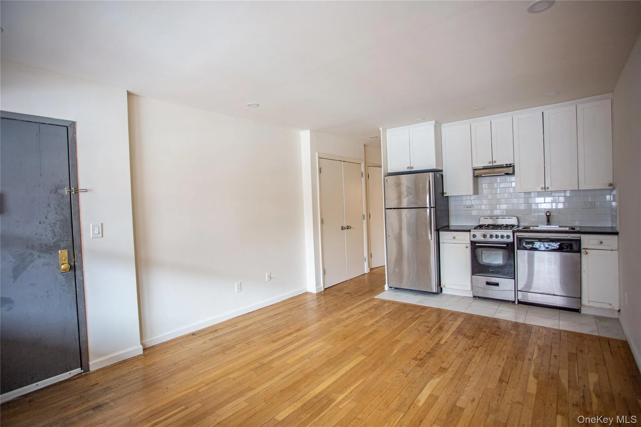 765 Shore Road, Long Beach, NY, 1 Bedroom Bedrooms, 4 Rooms Rooms,1 BathroomBathrooms,Residential Lease,For Rent,Shore,0,1051154 765 Shore Road, Long Beach, NY, 1 Bedroom Bedrooms, 4 Rooms Rooms,1 BathroomBathrooms,Residential Lease,For Rent,Shore,0,1051154
