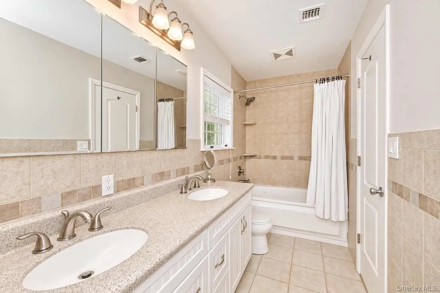 37 Gaymor Lane, Smithtown, NY, 4 Bedrooms Bedrooms, 9 Rooms Rooms,2 BathroomsBathrooms,Residential,For Rent,Gaymor,0,1051164 37 Gaymor Lane, Smithtown, NY, 4 Bedrooms Bedrooms, 9 Rooms Rooms,2 BathroomsBathrooms,Residential,For Rent,Gaymor,0,1051164