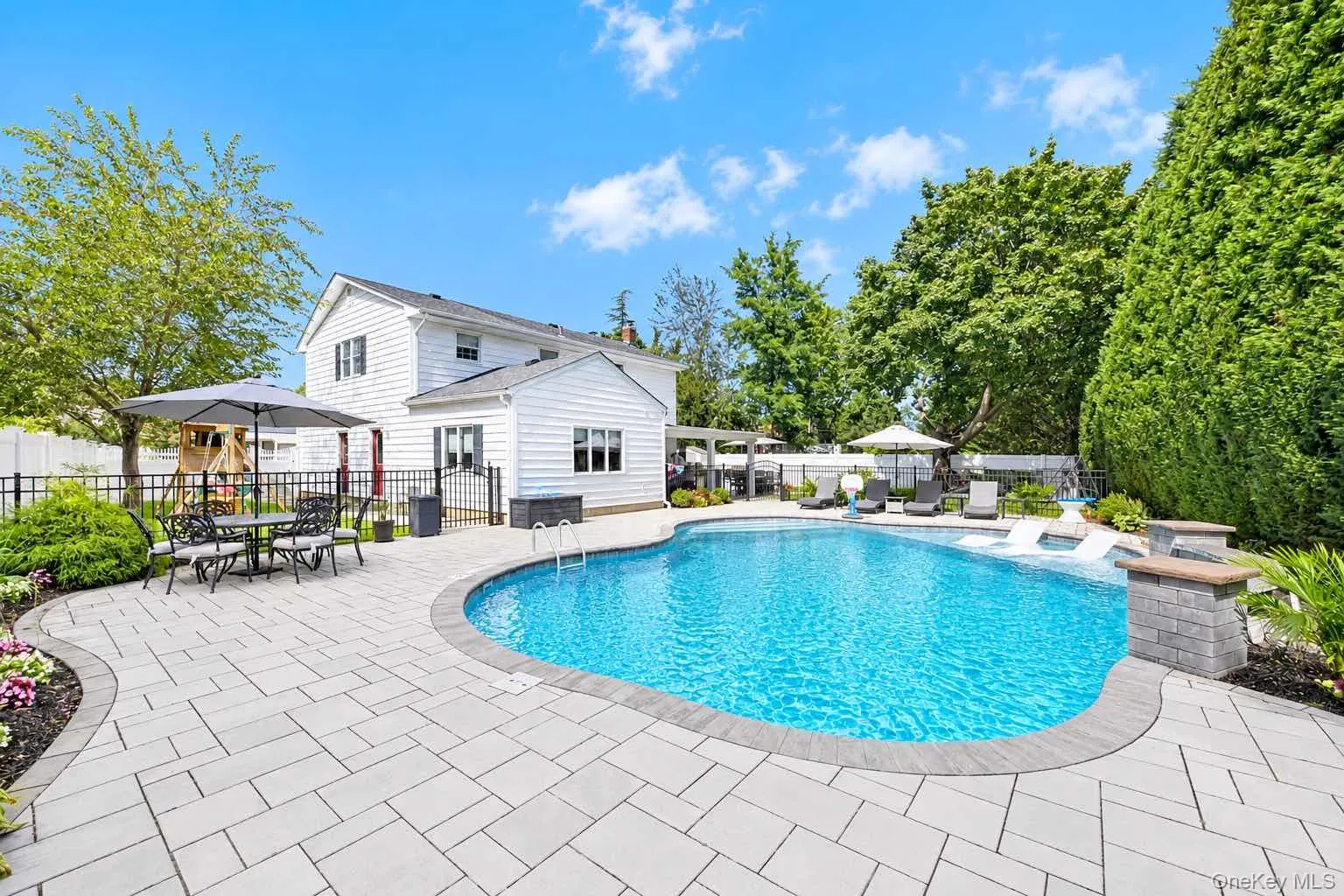 37 Gaymor Lane, Smithtown, NY, 4 Bedrooms Bedrooms, 9 Rooms Rooms,2 BathroomsBathrooms,Residential,For Rent,Gaymor,0,1051164 37 Gaymor Lane, Smithtown, NY, 4 Bedrooms Bedrooms, 9 Rooms Rooms,2 BathroomsBathrooms,Residential,For Rent,Gaymor,0,1051164