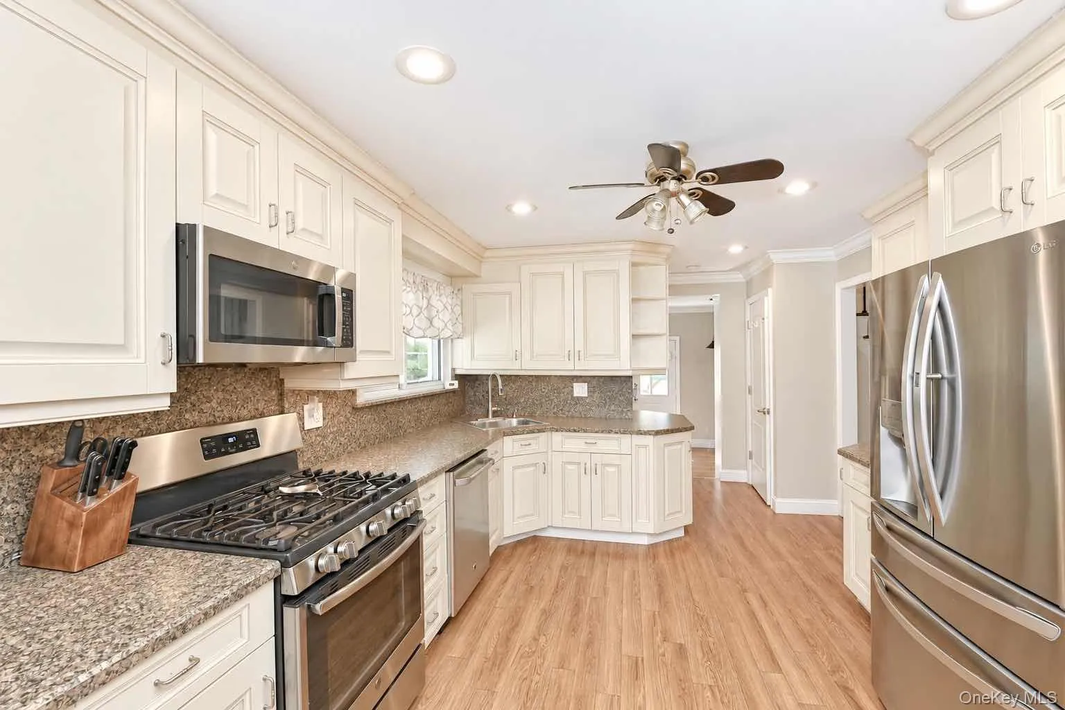 37 Gaymor Lane, Smithtown, NY, 4 Bedrooms Bedrooms, 9 Rooms Rooms,2 BathroomsBathrooms,Residential,For Rent,Gaymor,0,1051164 37 Gaymor Lane, Smithtown, NY, 4 Bedrooms Bedrooms, 9 Rooms Rooms,2 BathroomsBathrooms,Residential,For Rent,Gaymor,0,1051164